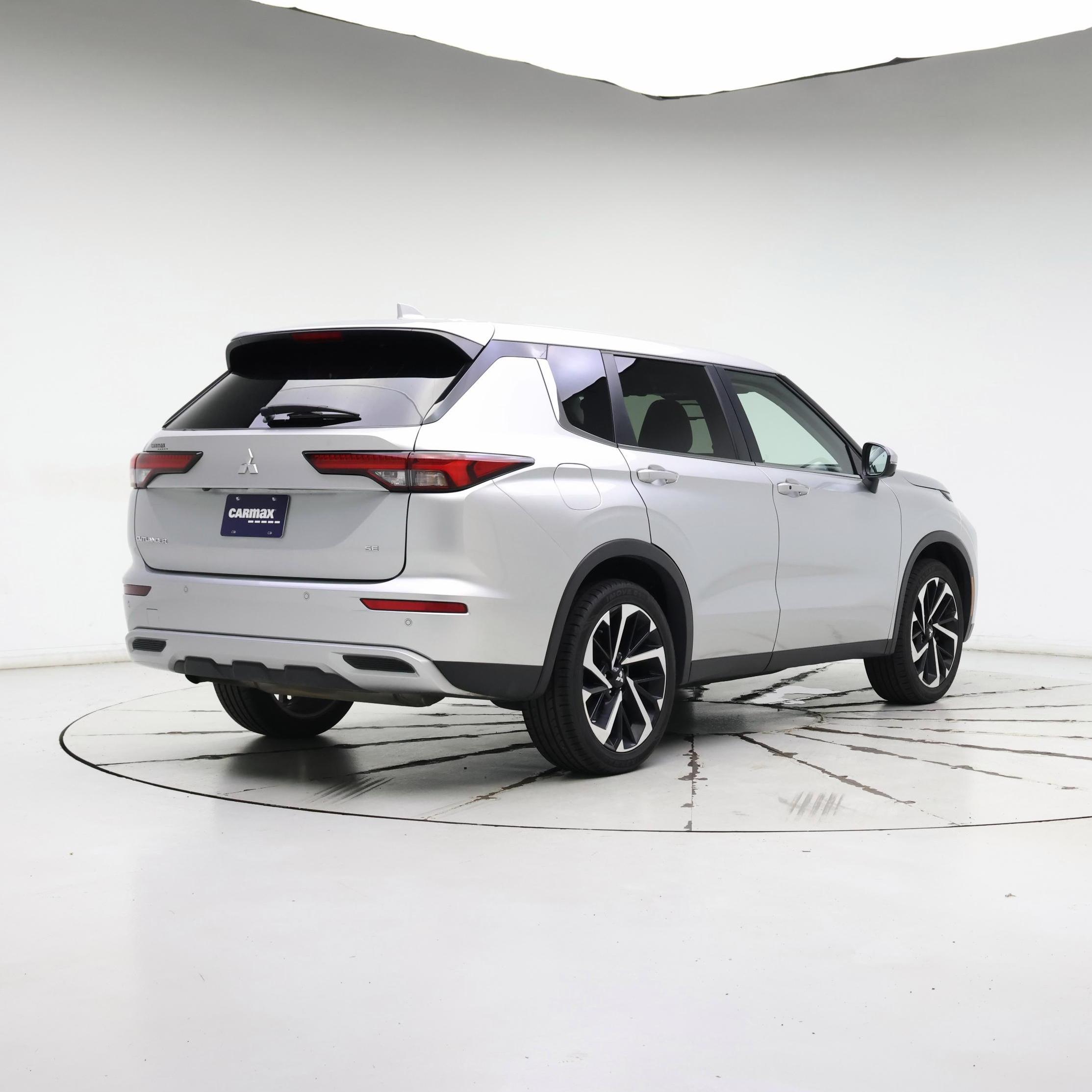Thumbnail: 2024 Mitsubishi Outlander - 8
