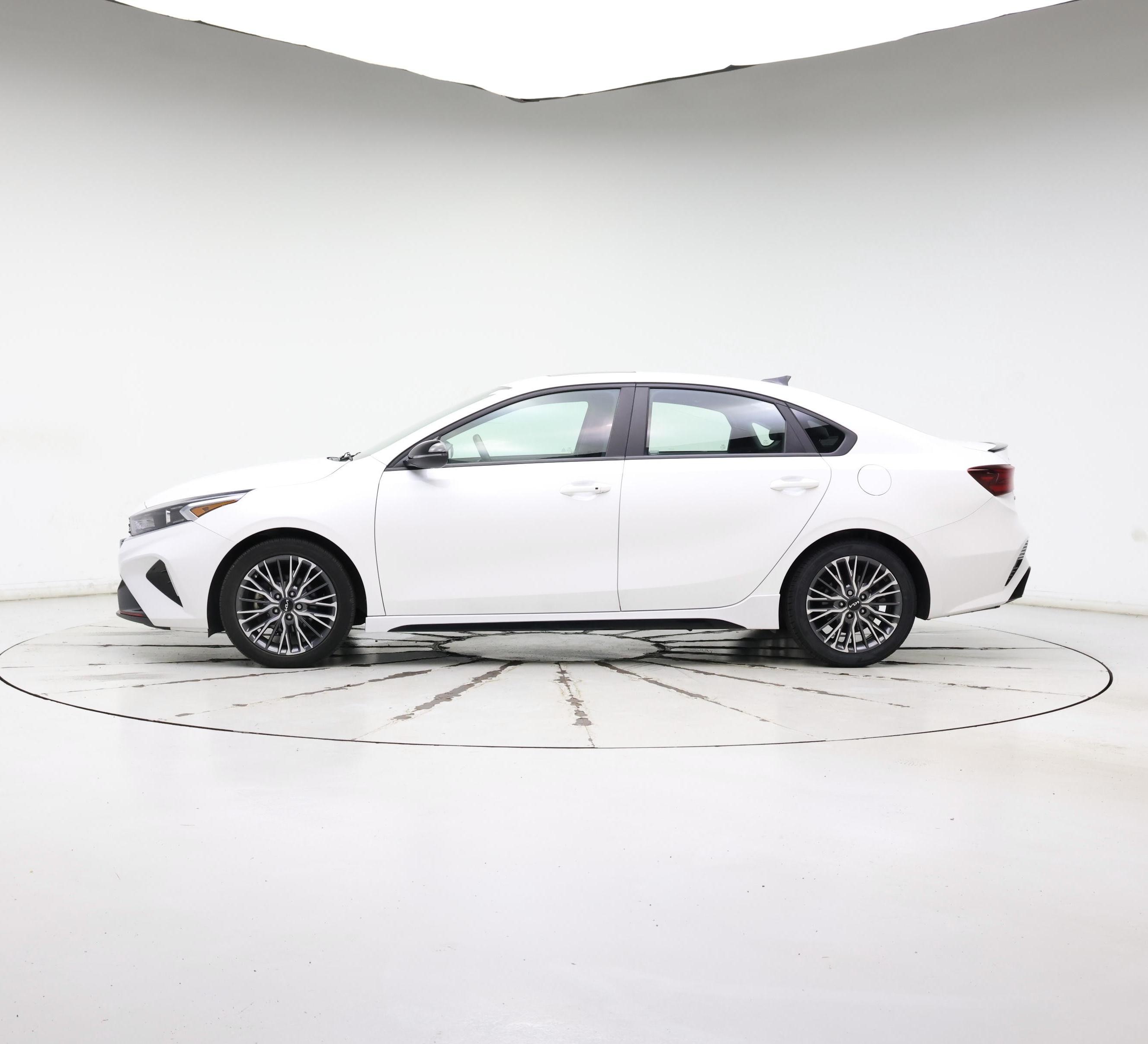 Thumbnail: 2022 Kia Forte - 3