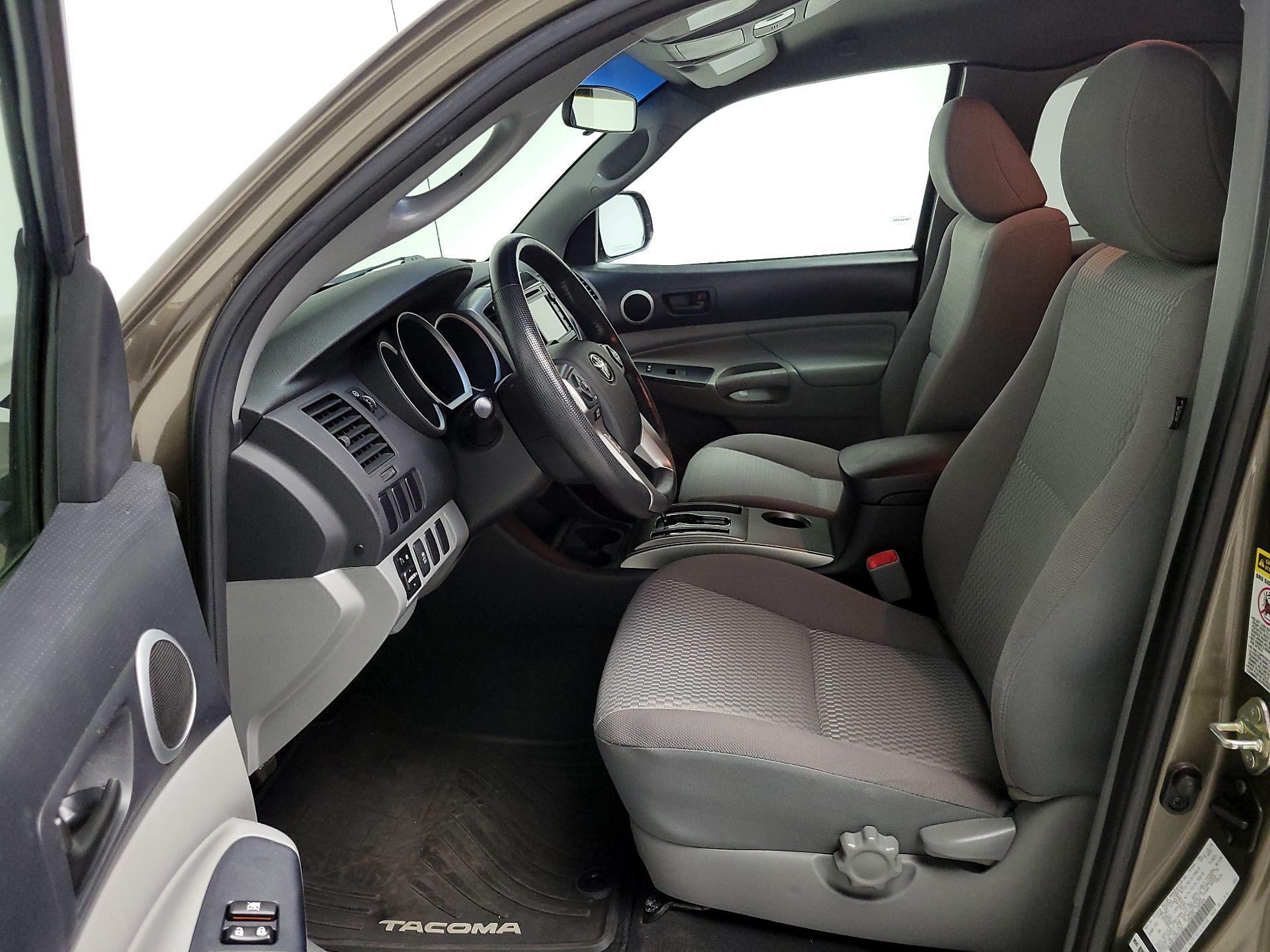Thumbnail: 2015 Toyota Tacoma - 11