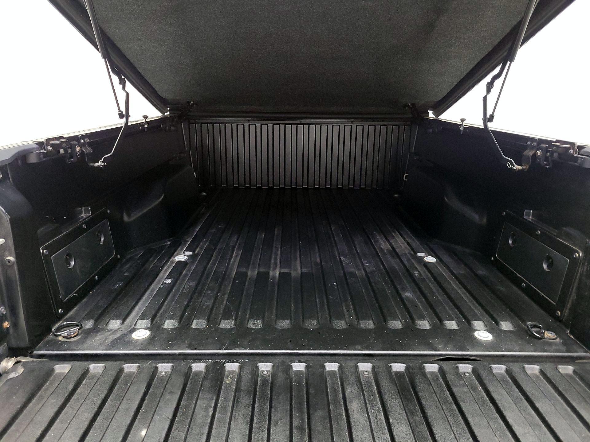 Thumbnail: 2015 Toyota Tacoma - 20