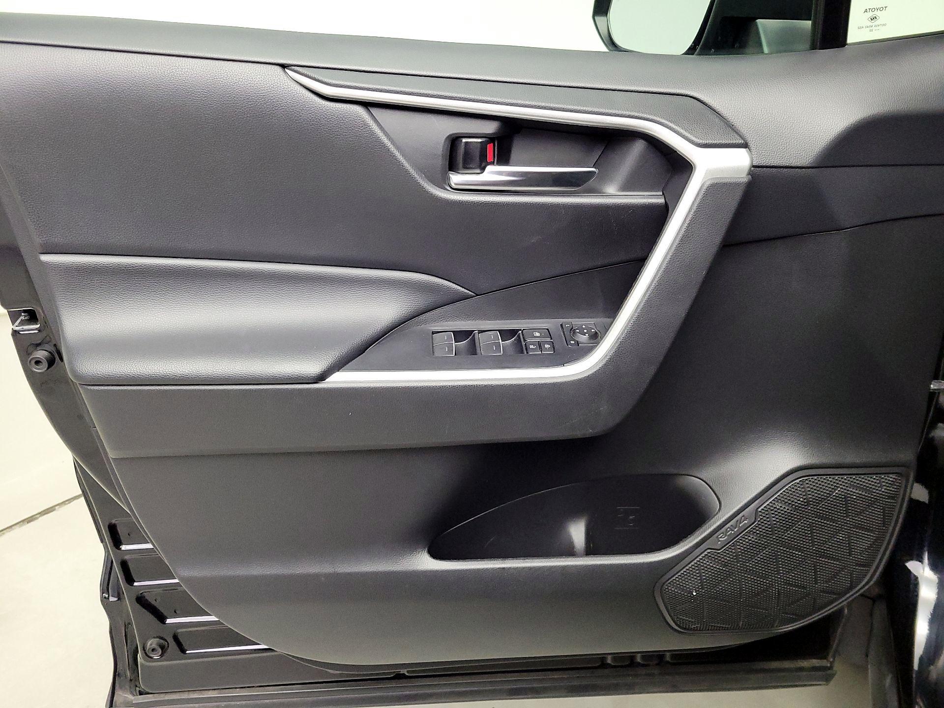 Thumbnail: 2022 Toyota RAV4 - 12
