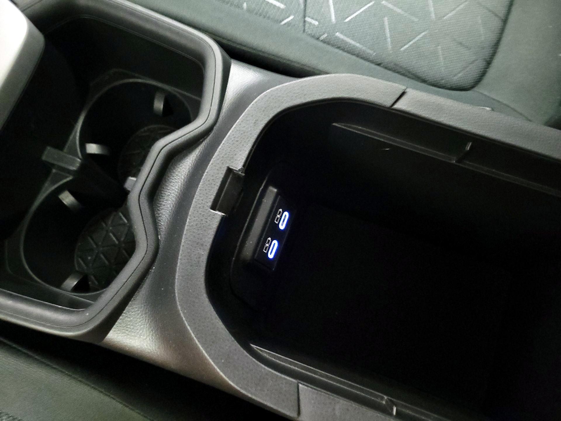 Thumbnail: 2022 Toyota RAV4 - 18