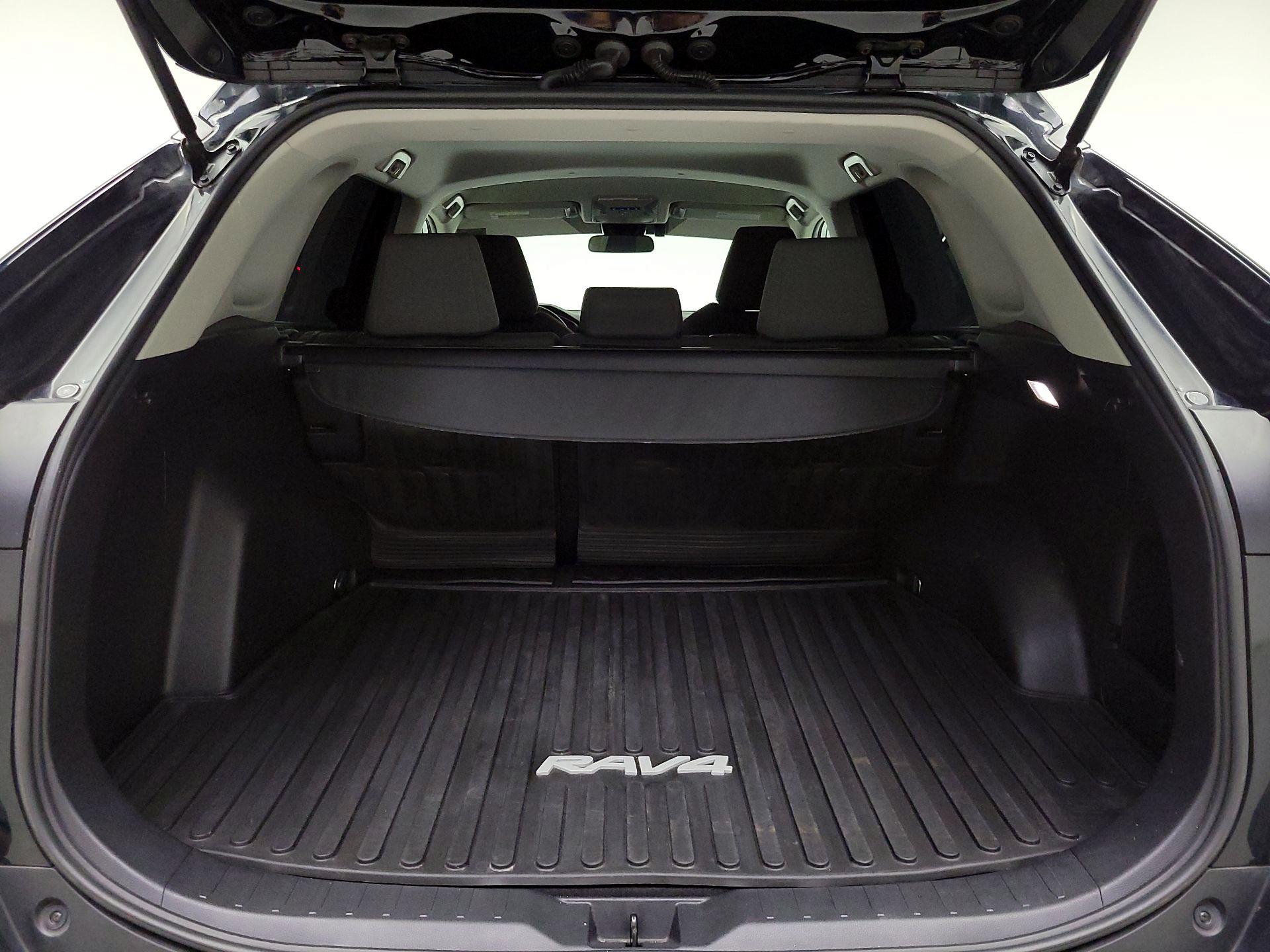 Thumbnail: 2022 Toyota RAV4 - 20