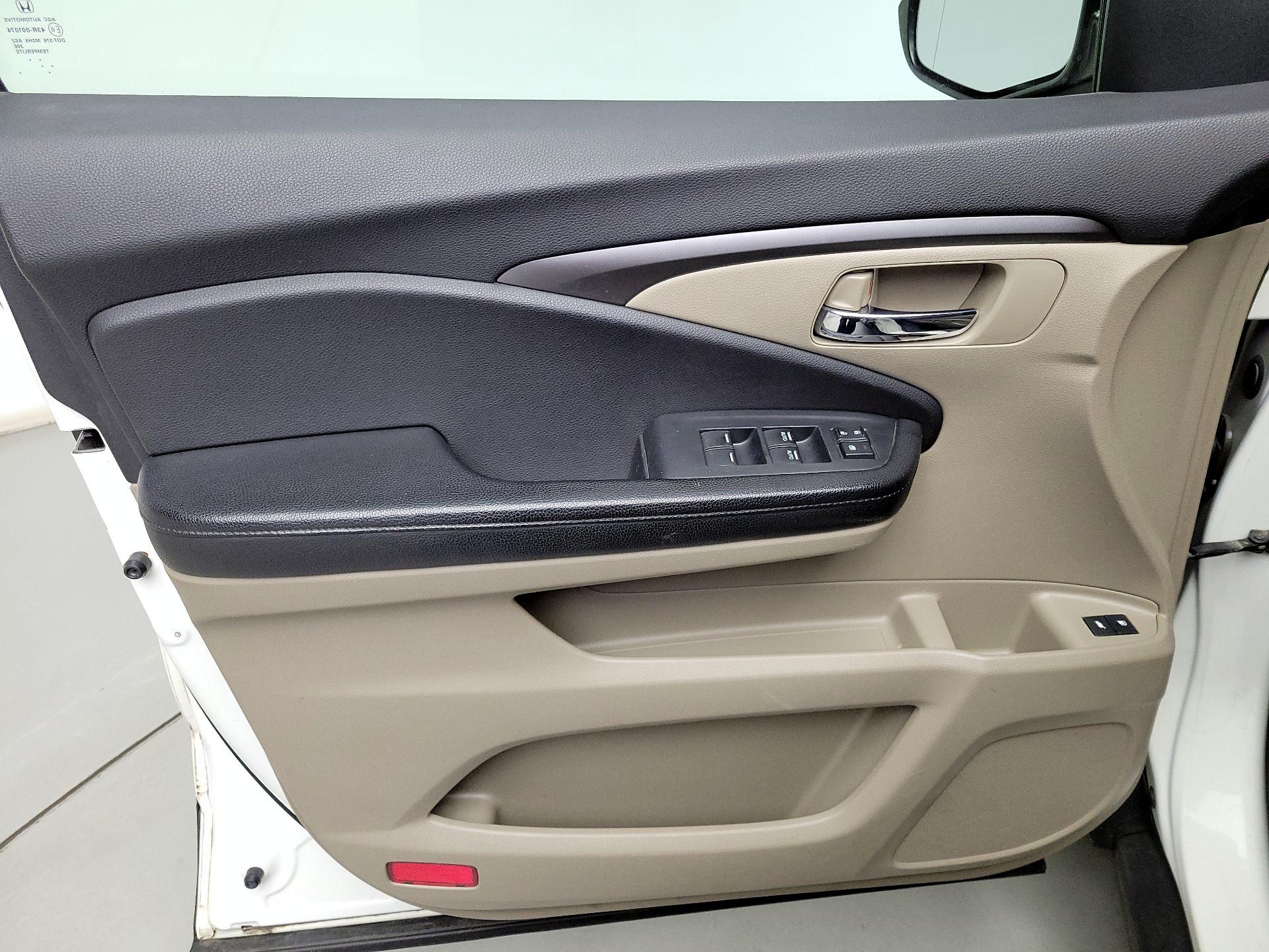 Thumbnail: 2016 Honda Pilot - 12