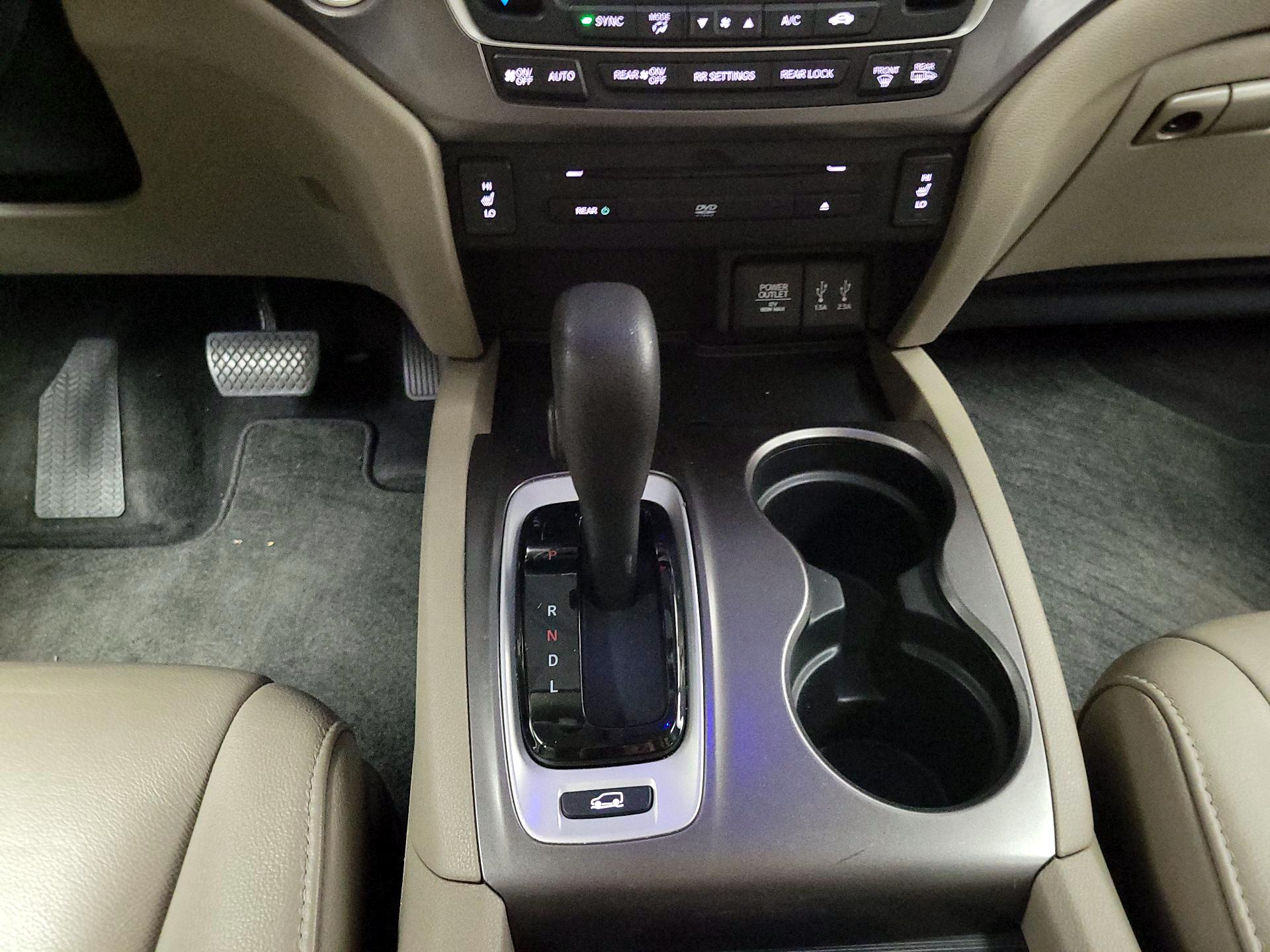 Thumbnail: 2016 Honda Pilot - 17