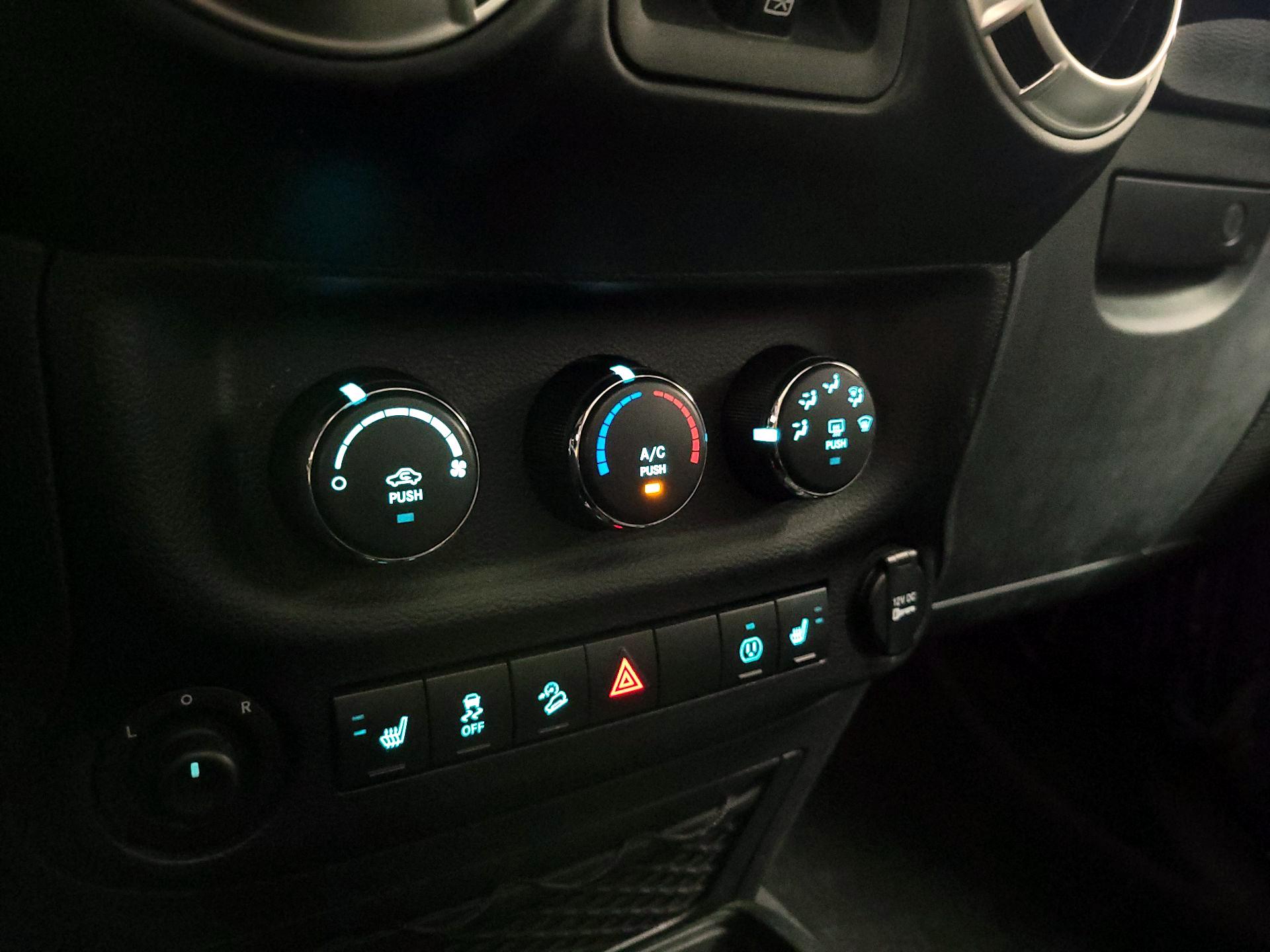 Thumbnail: 2018 Jeep Wrangler - 15