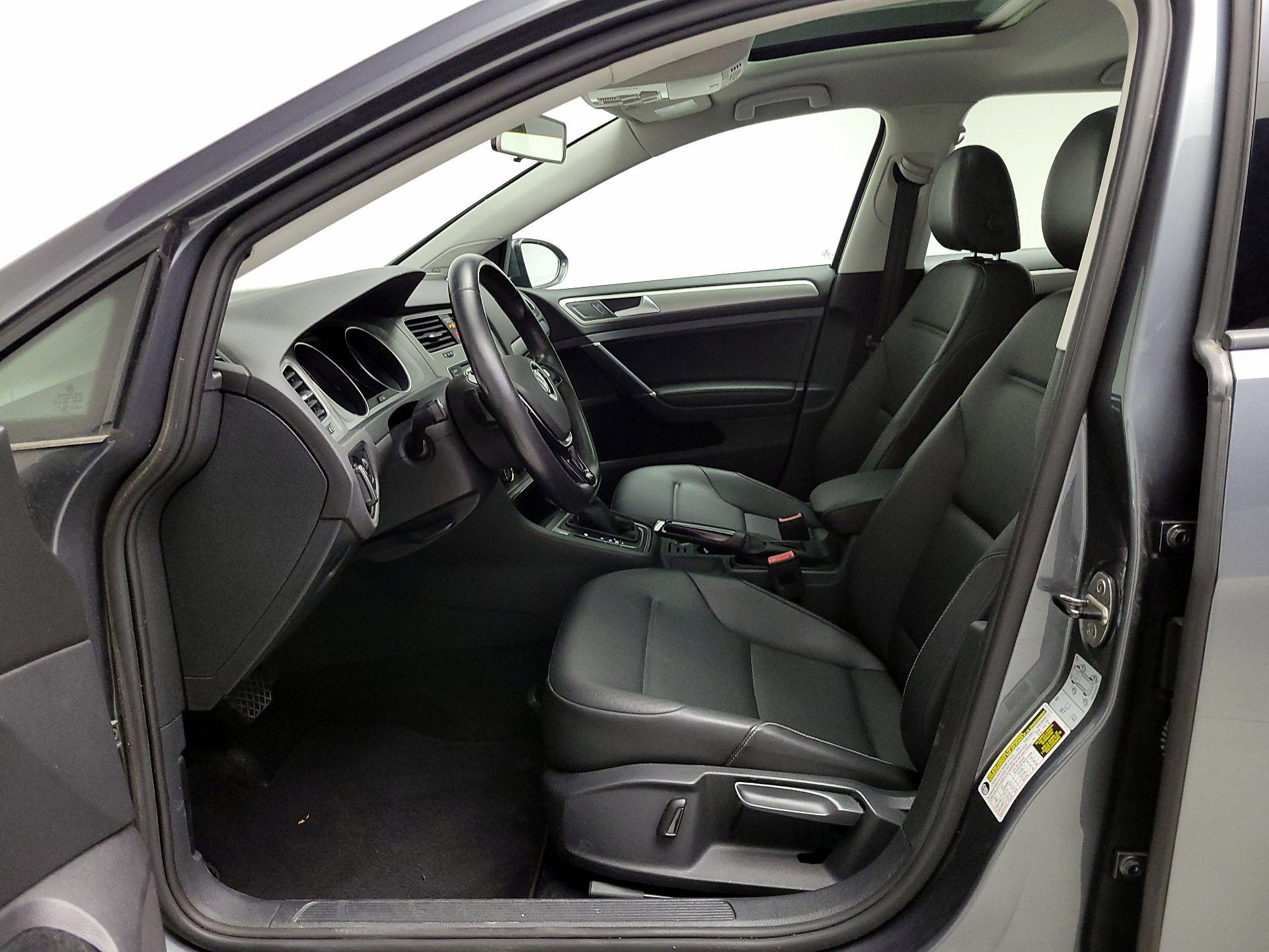 Thumbnail: 2016 Volkswagen Golf - 11
