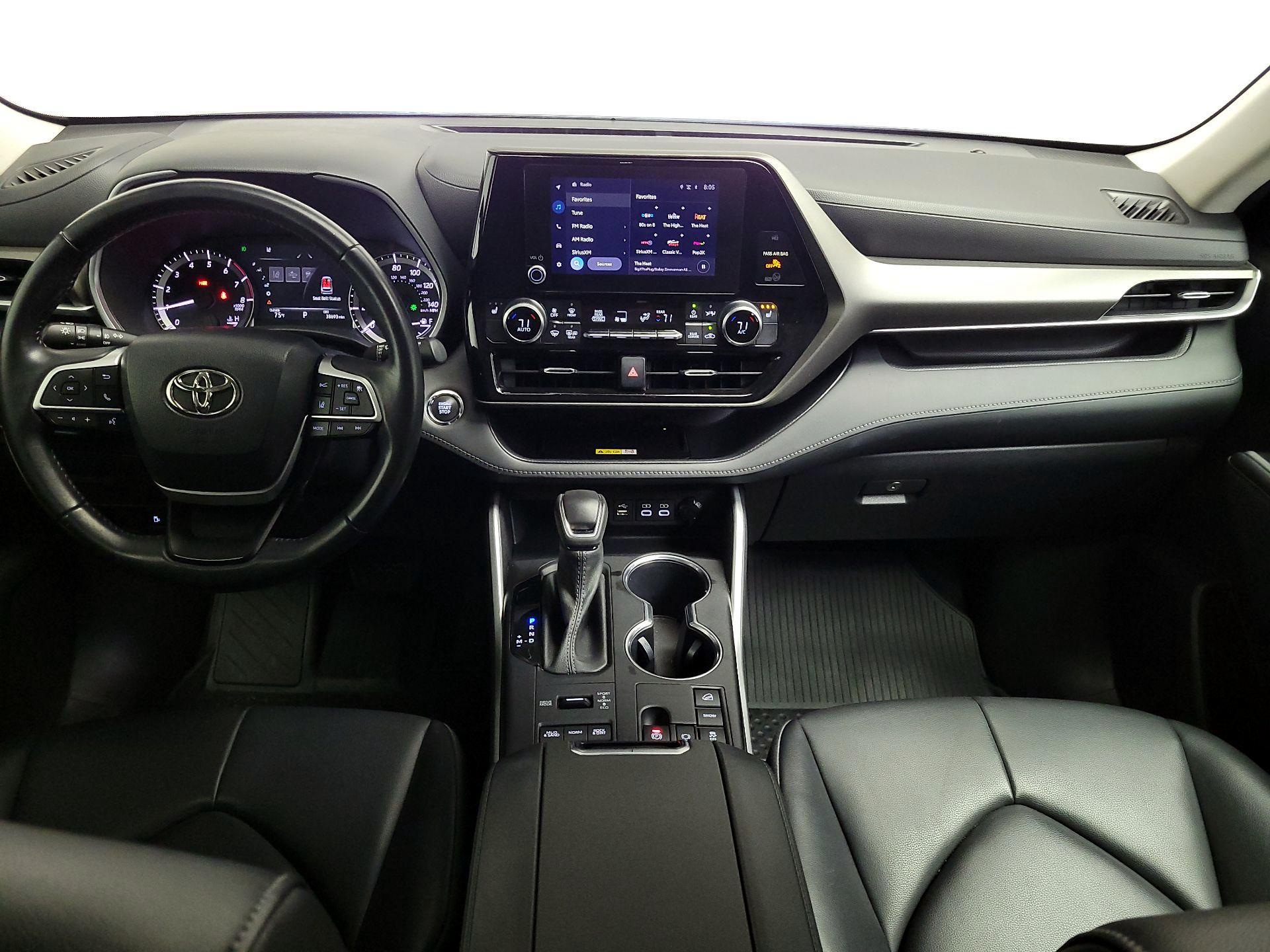 Thumbnail: 2023 Toyota Highlander - 9