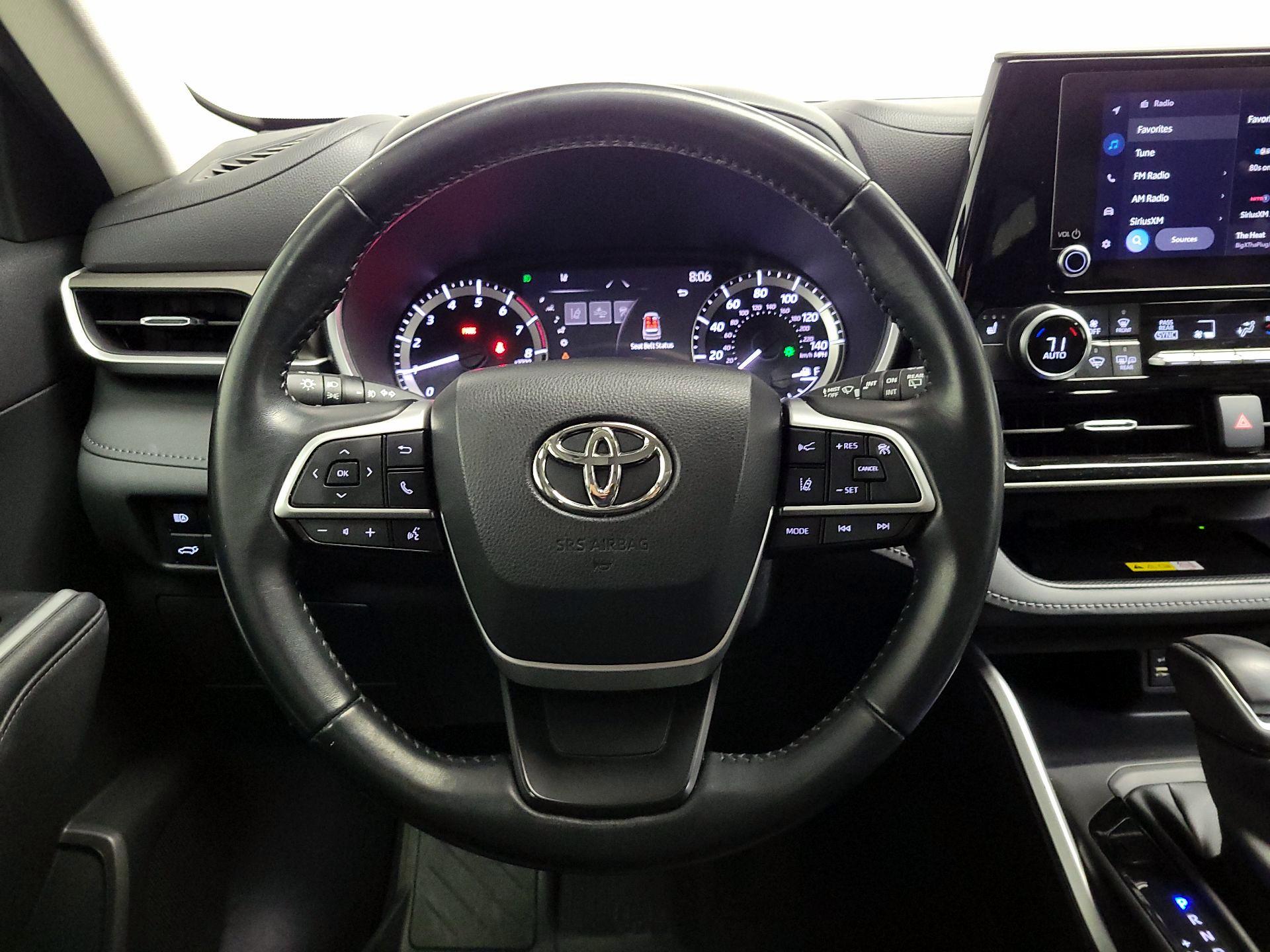 Thumbnail: 2023 Toyota Highlander - 10