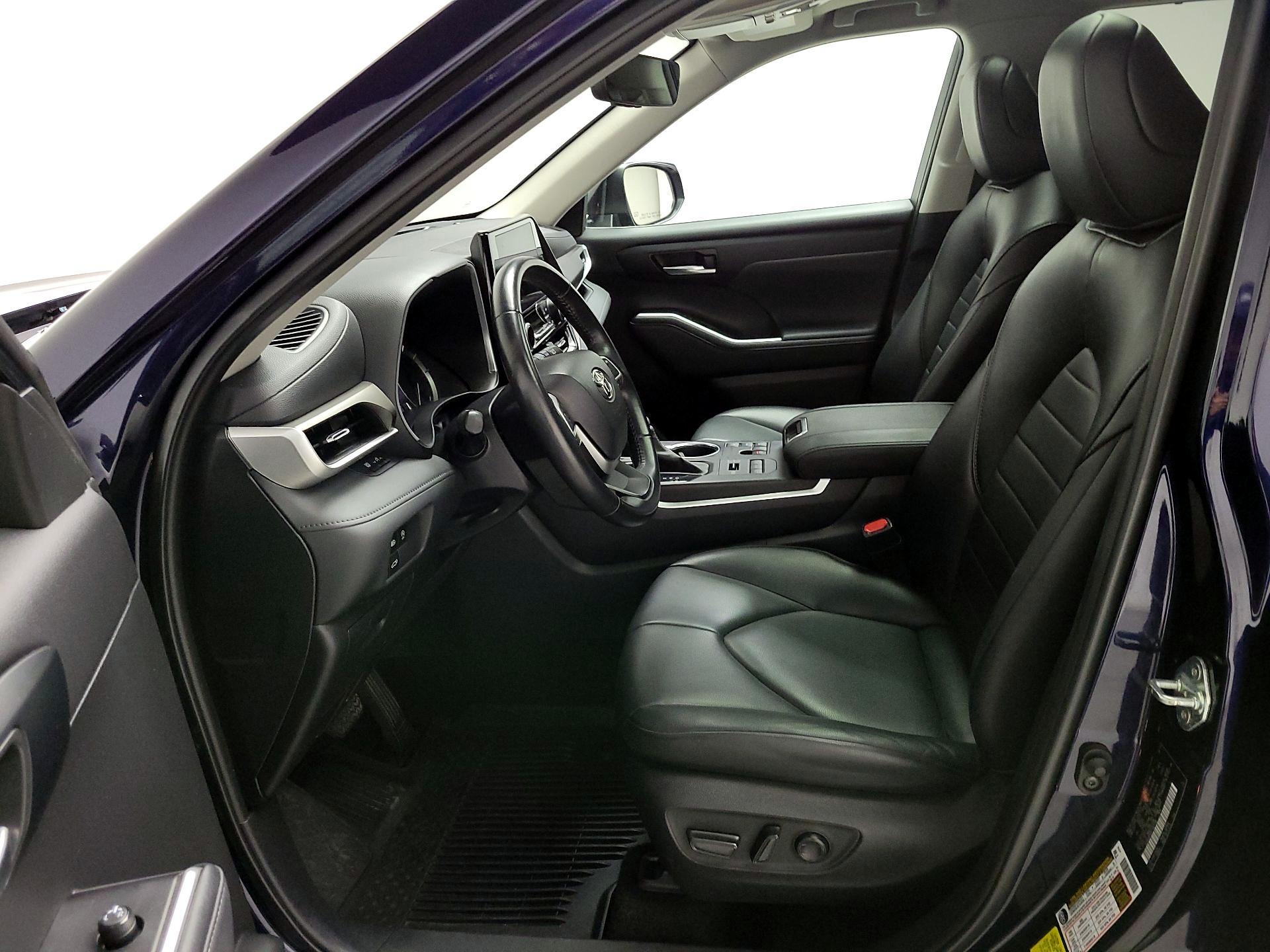 Thumbnail: 2023 Toyota Highlander - 11