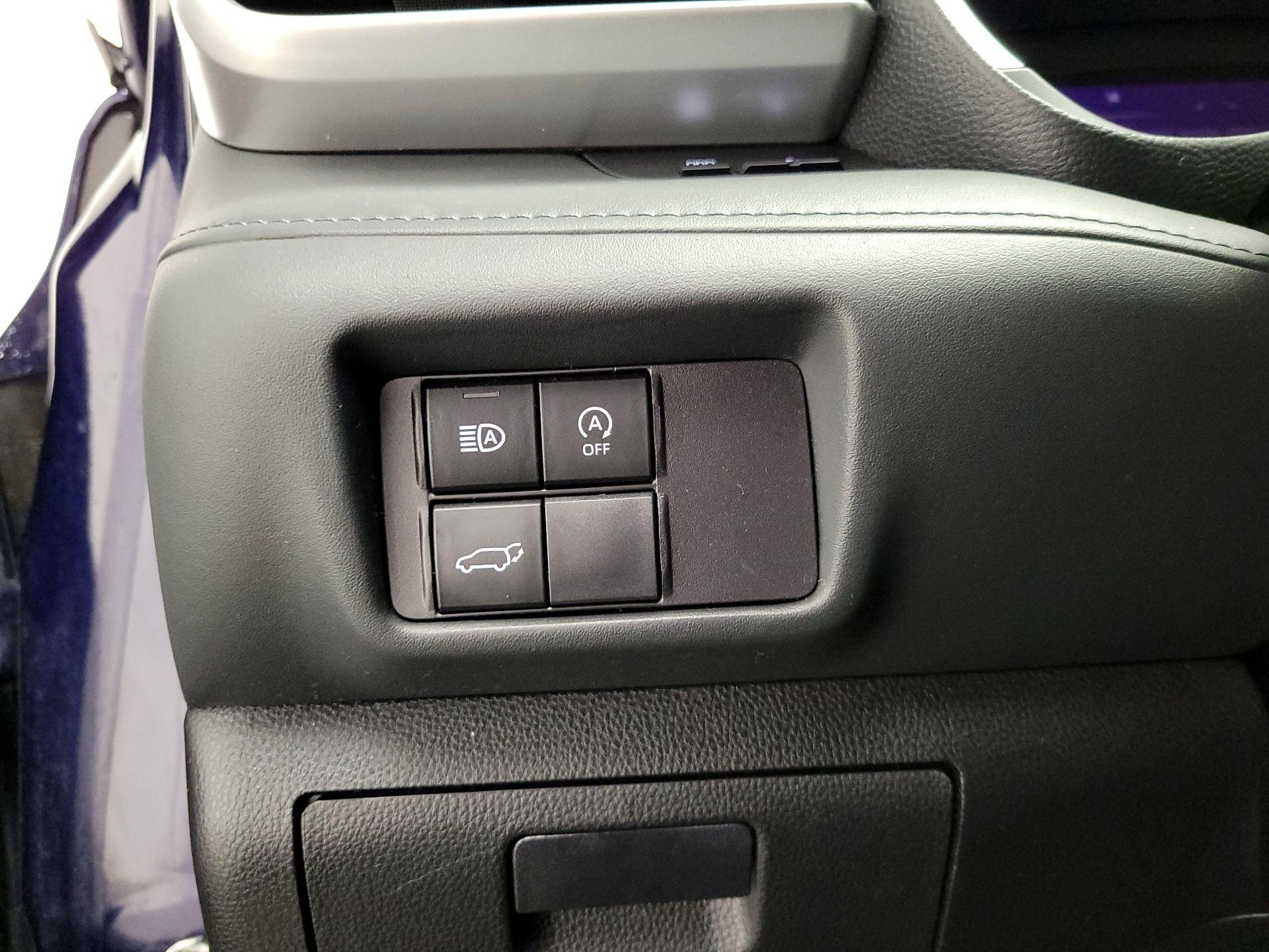 Thumbnail: 2023 Toyota Highlander - 13