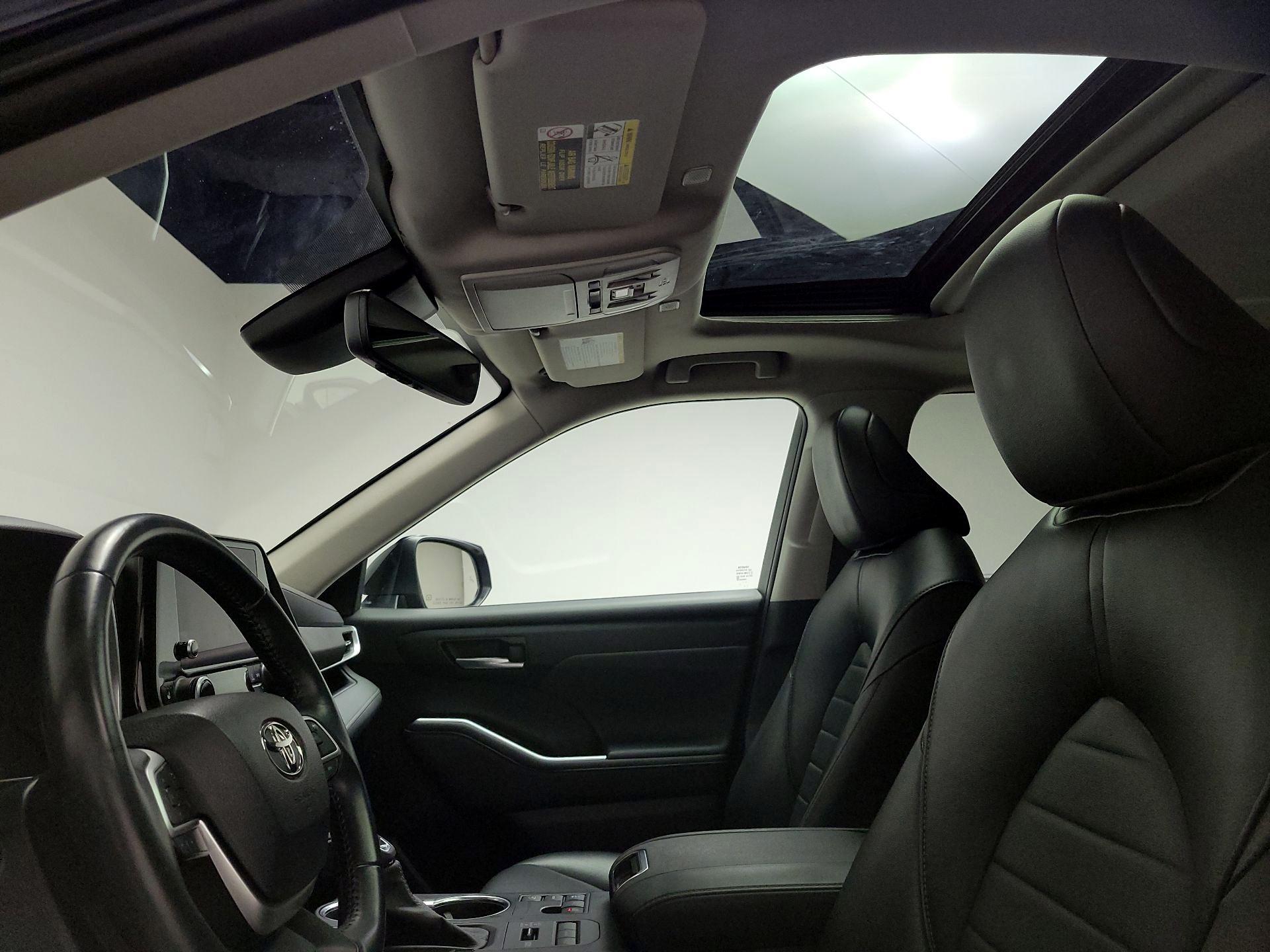 Thumbnail: 2023 Toyota Highlander - 19