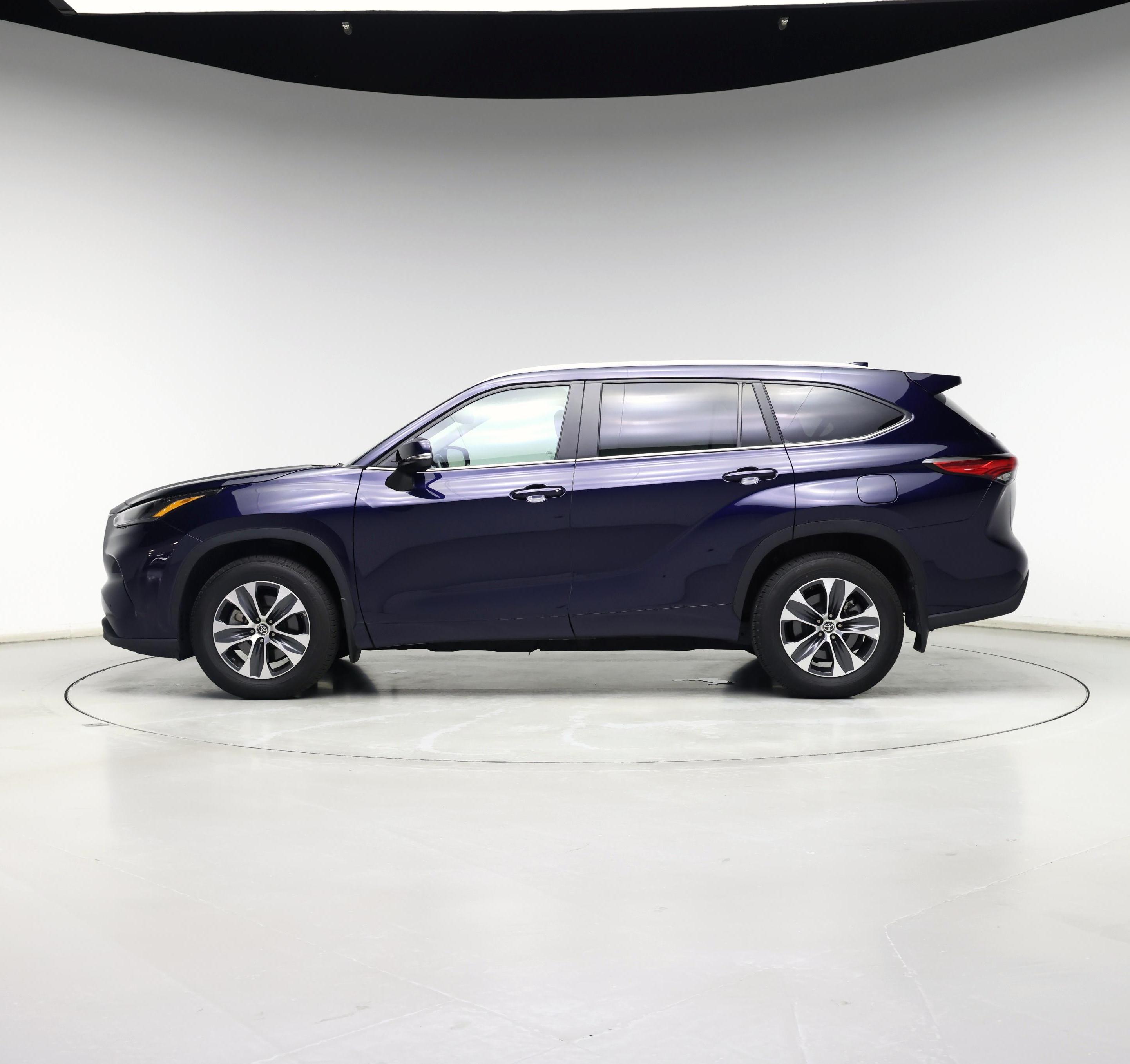 Thumbnail: 2023 Toyota Highlander - 3