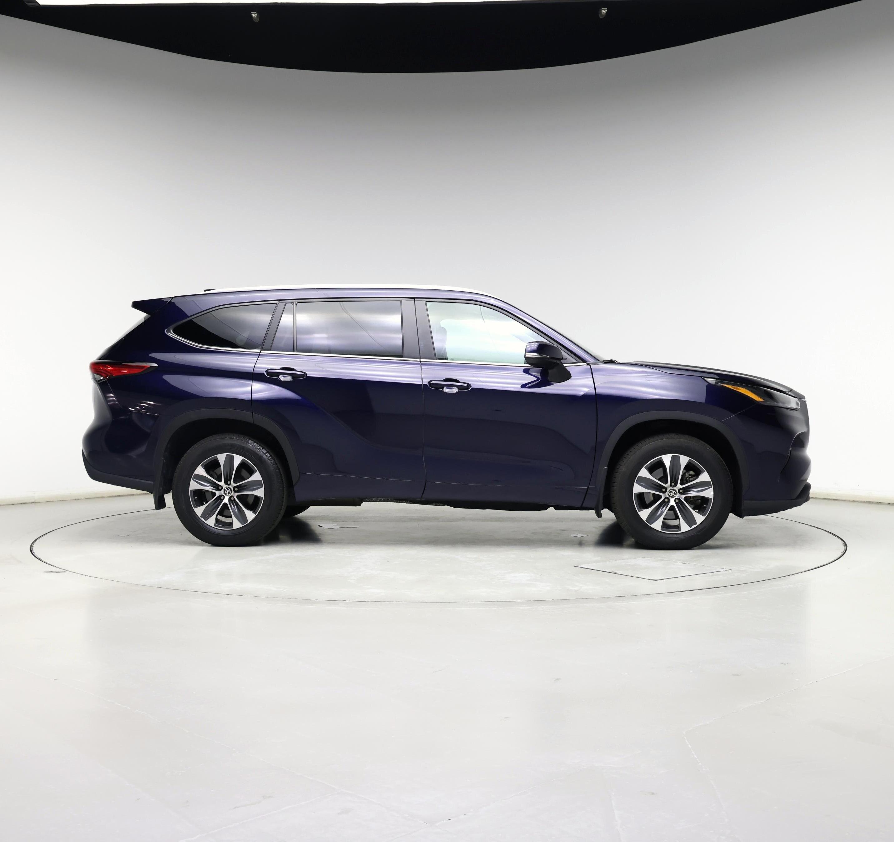 Thumbnail: 2023 Toyota Highlander - 7