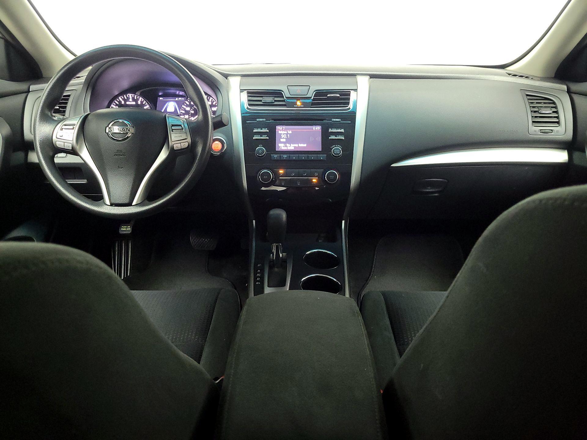 Thumbnail: 2015 Nissan Altima - 9