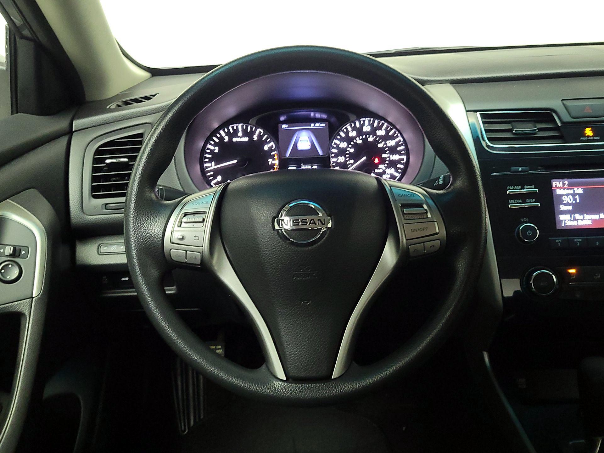 Thumbnail: 2015 Nissan Altima - 10