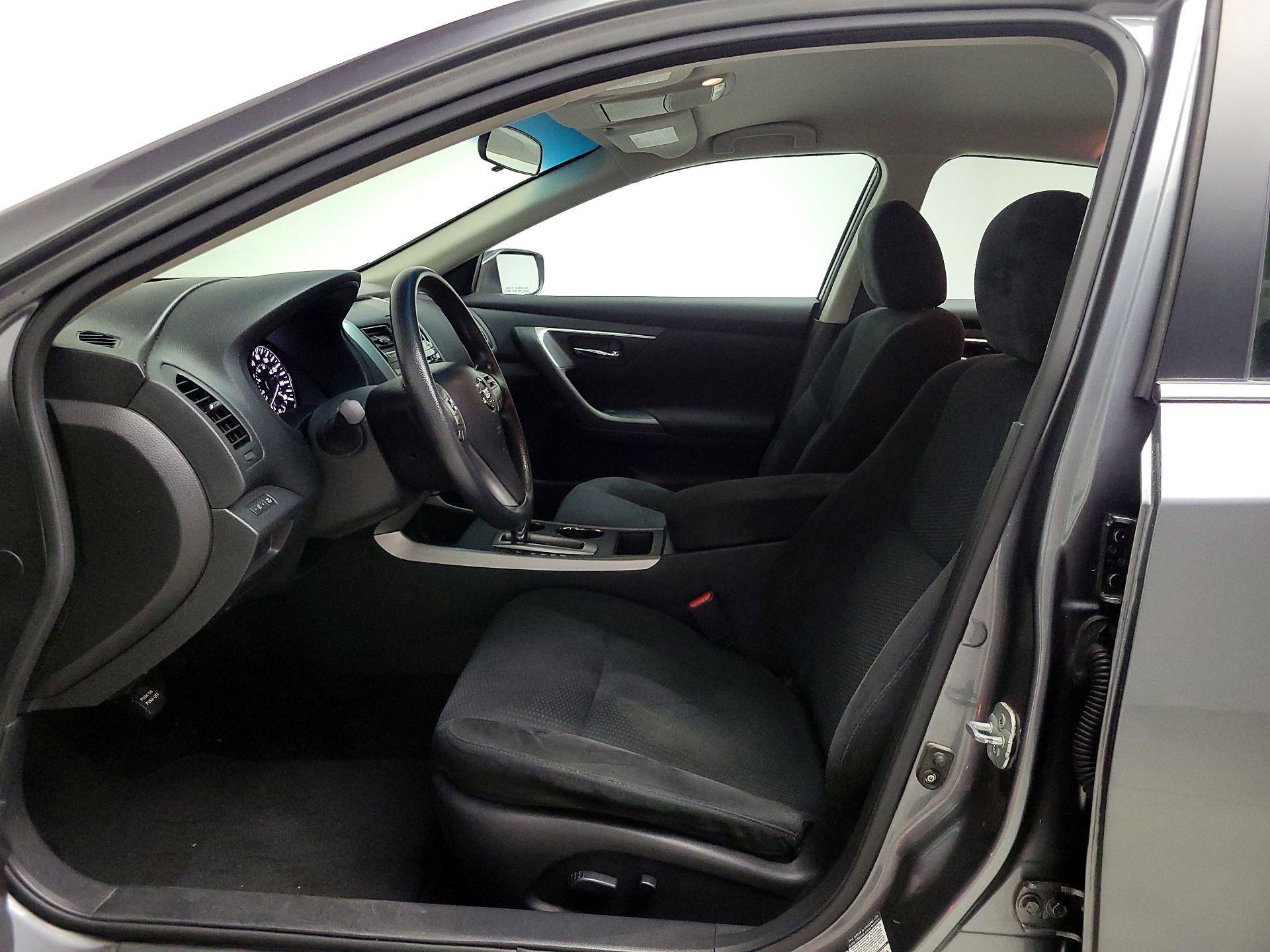 Thumbnail: 2015 Nissan Altima - 11