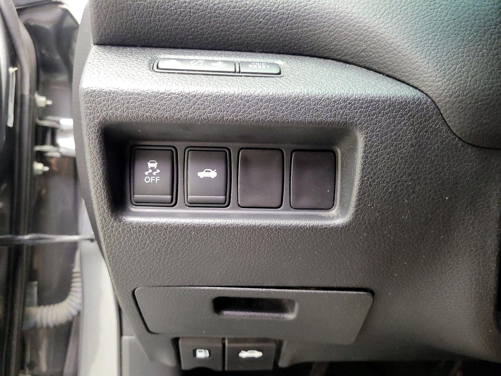 Thumbnail: 2015 Nissan Altima - 13