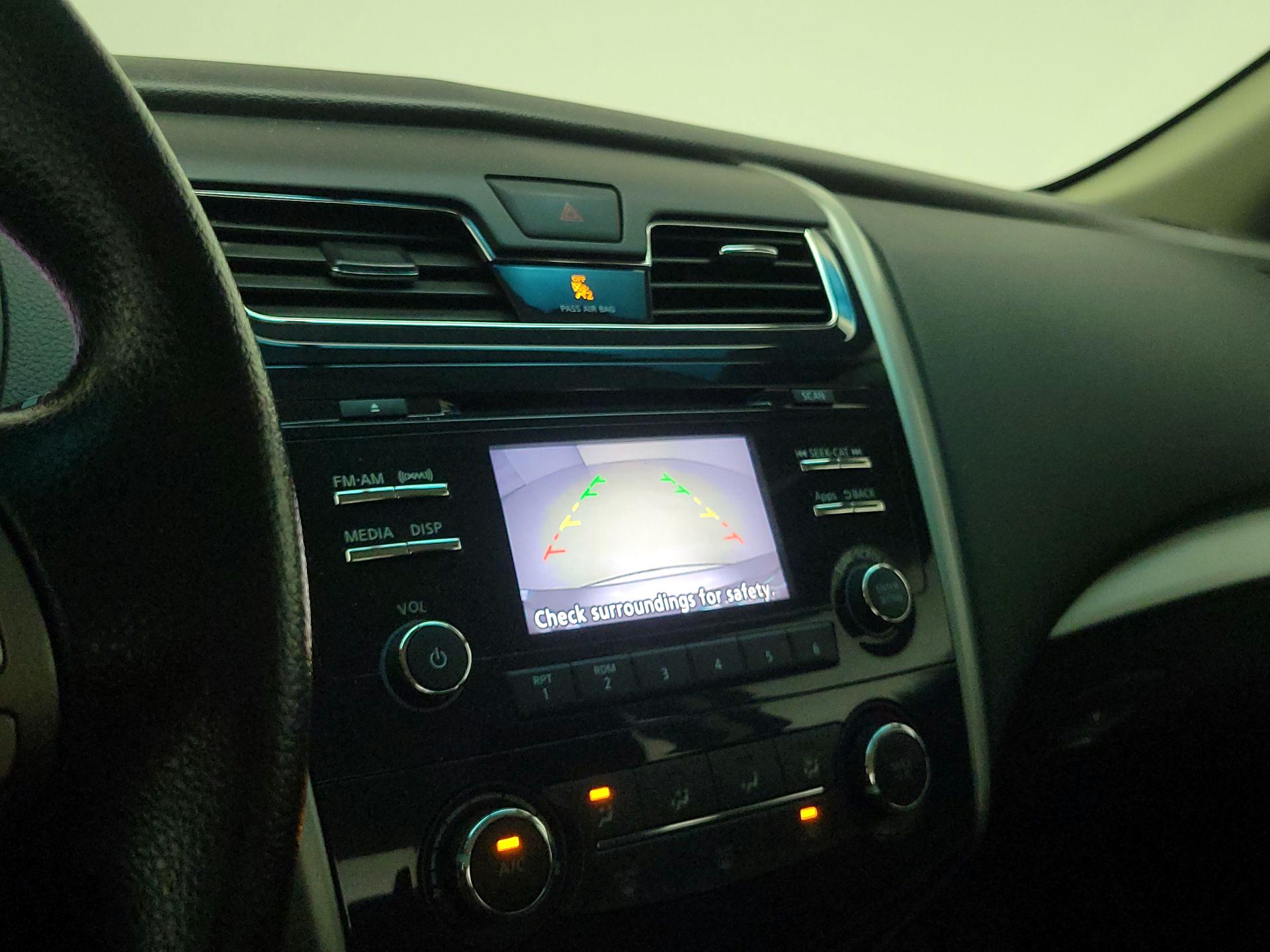 Thumbnail: 2015 Nissan Altima - 14
