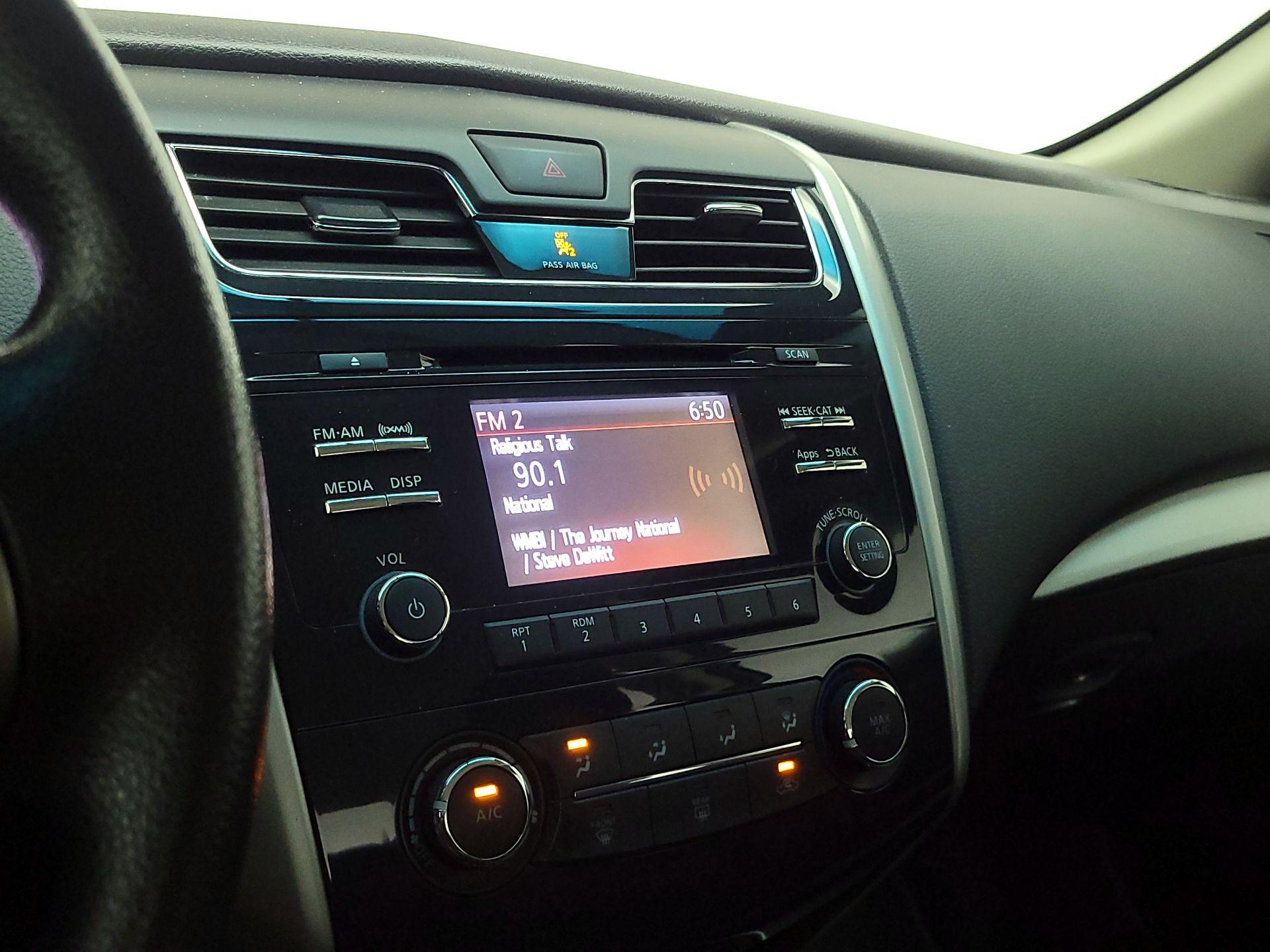 Thumbnail: 2015 Nissan Altima - 15
