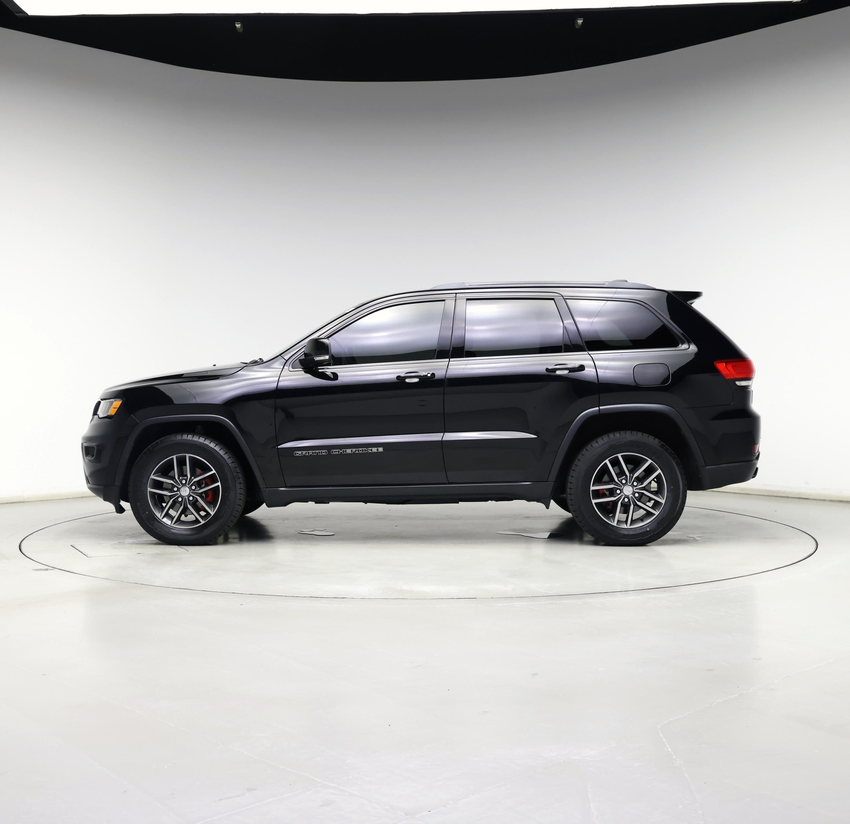 Thumbnail: 2018 Jeep Grand Cherokee - 3