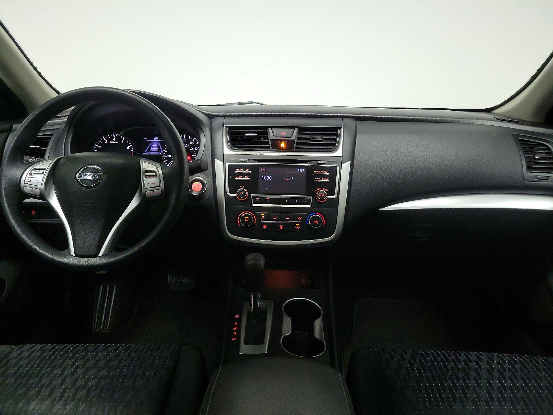 Thumbnail: 2016 Nissan Altima - 9