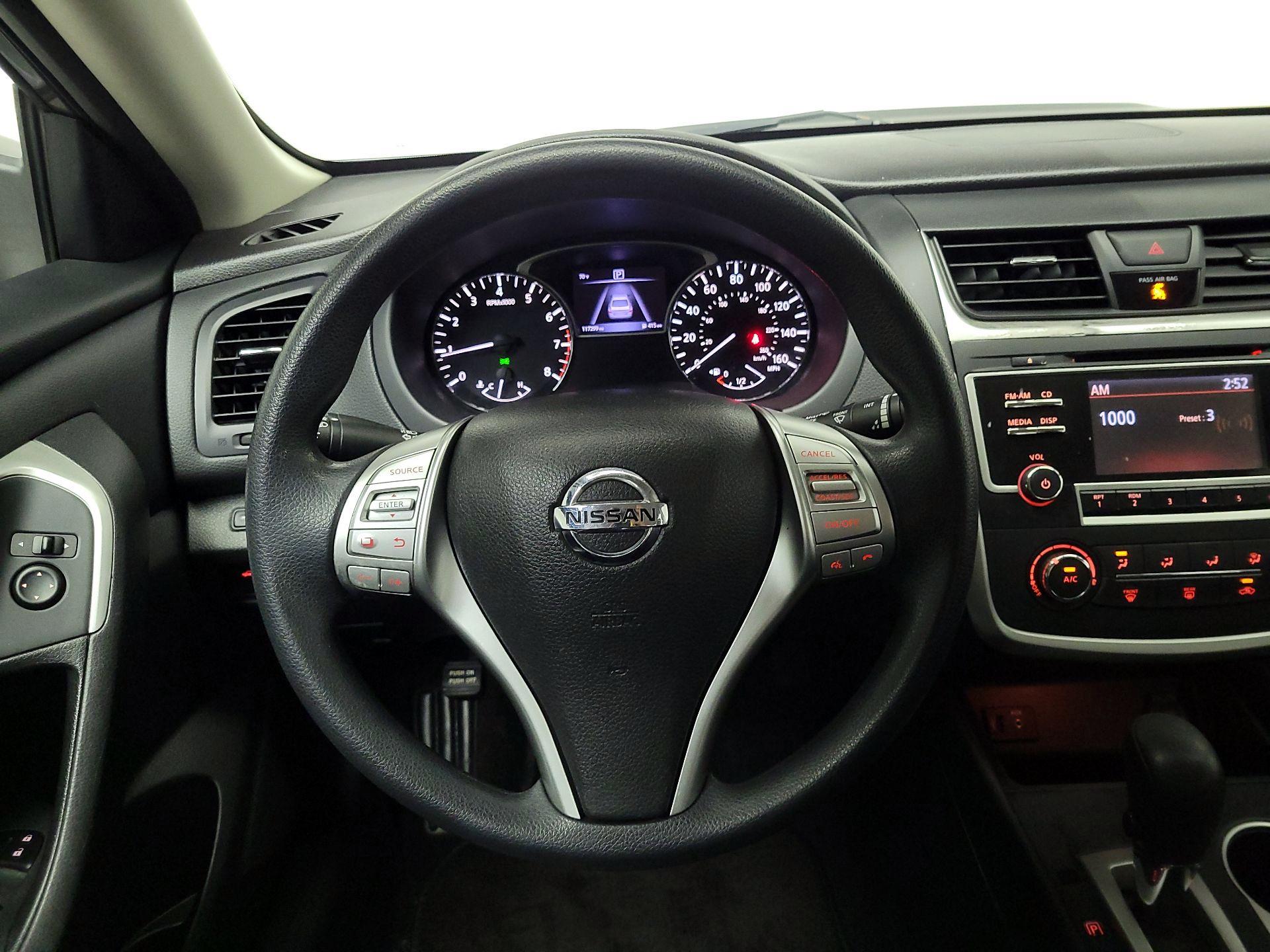 Thumbnail: 2016 Nissan Altima - 10