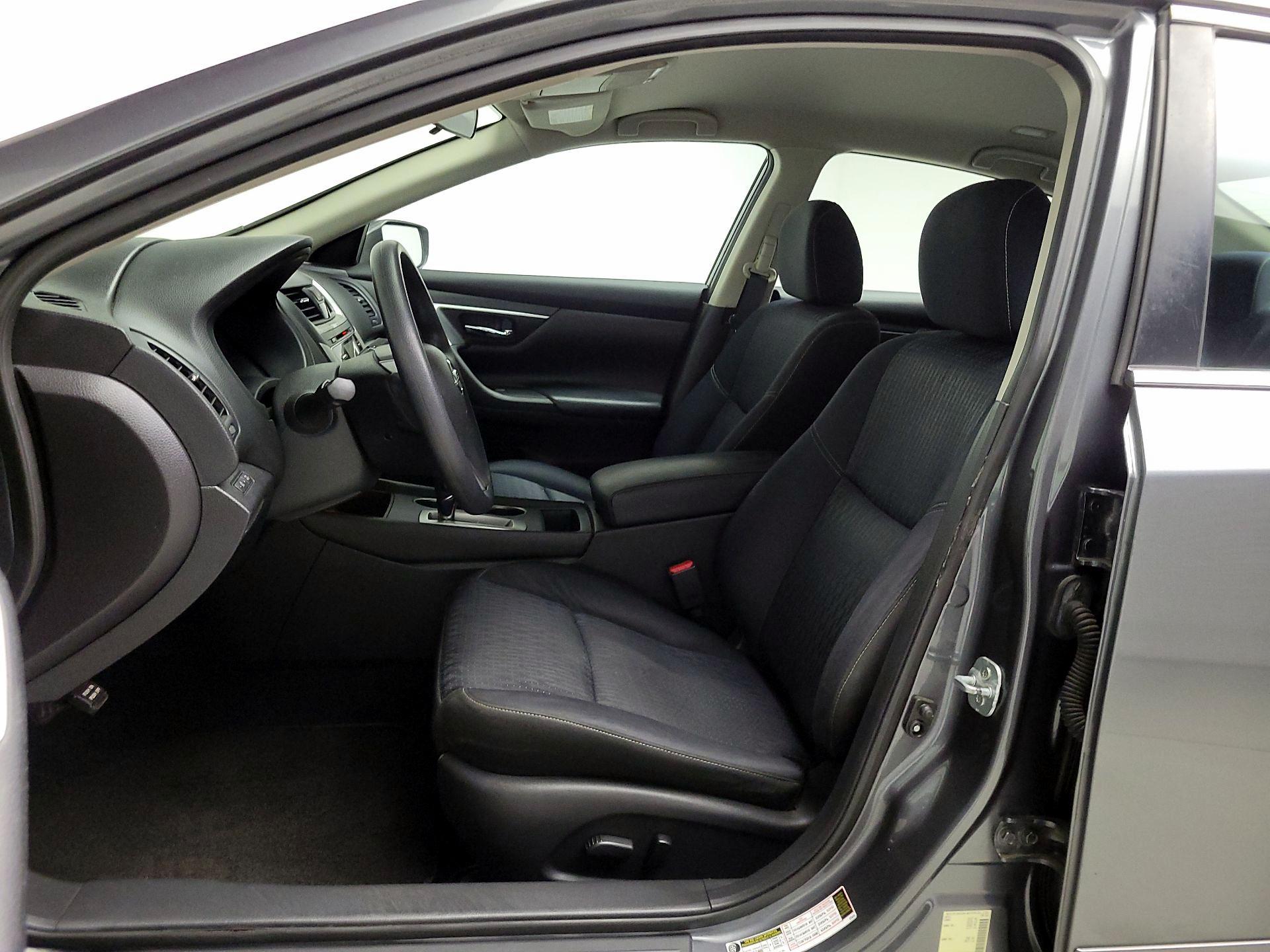 Thumbnail: 2016 Nissan Altima - 11