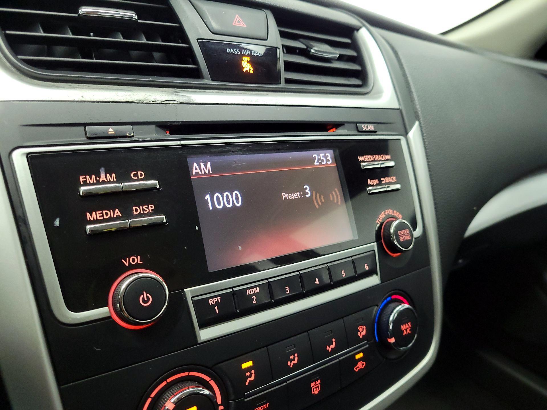 Thumbnail: 2016 Nissan Altima - 15