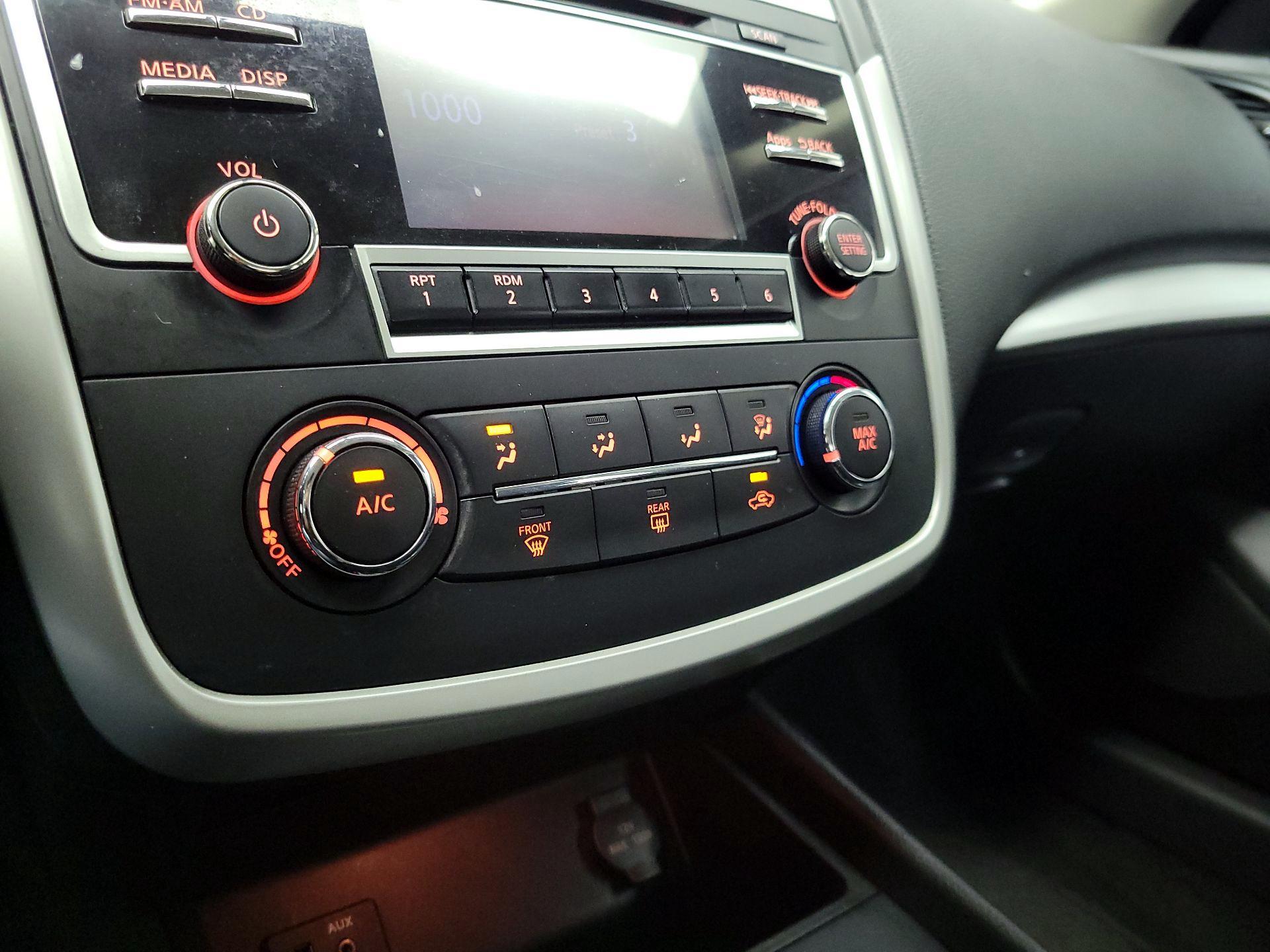 Thumbnail: 2016 Nissan Altima - 16