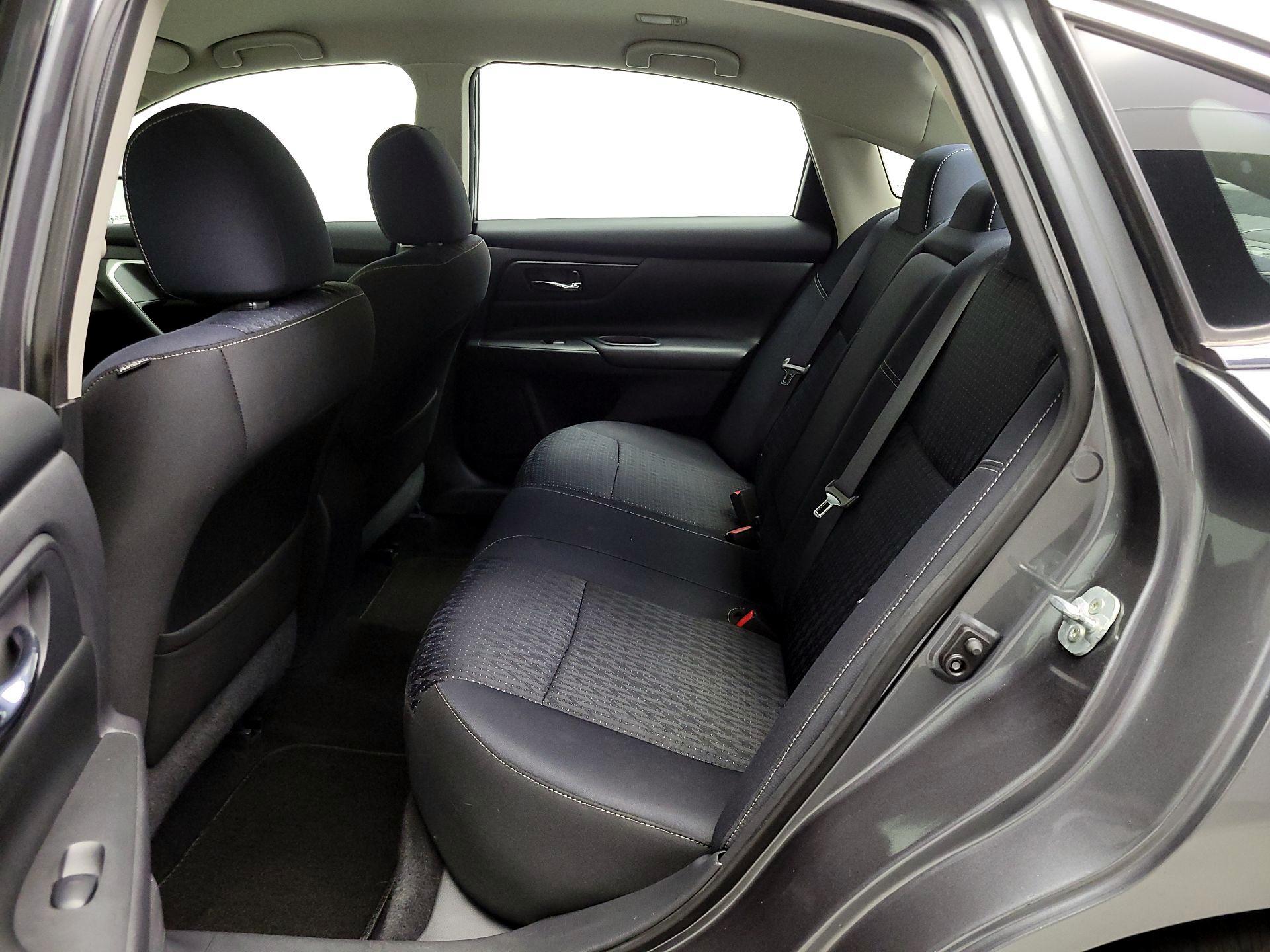 Thumbnail: 2016 Nissan Altima - 19