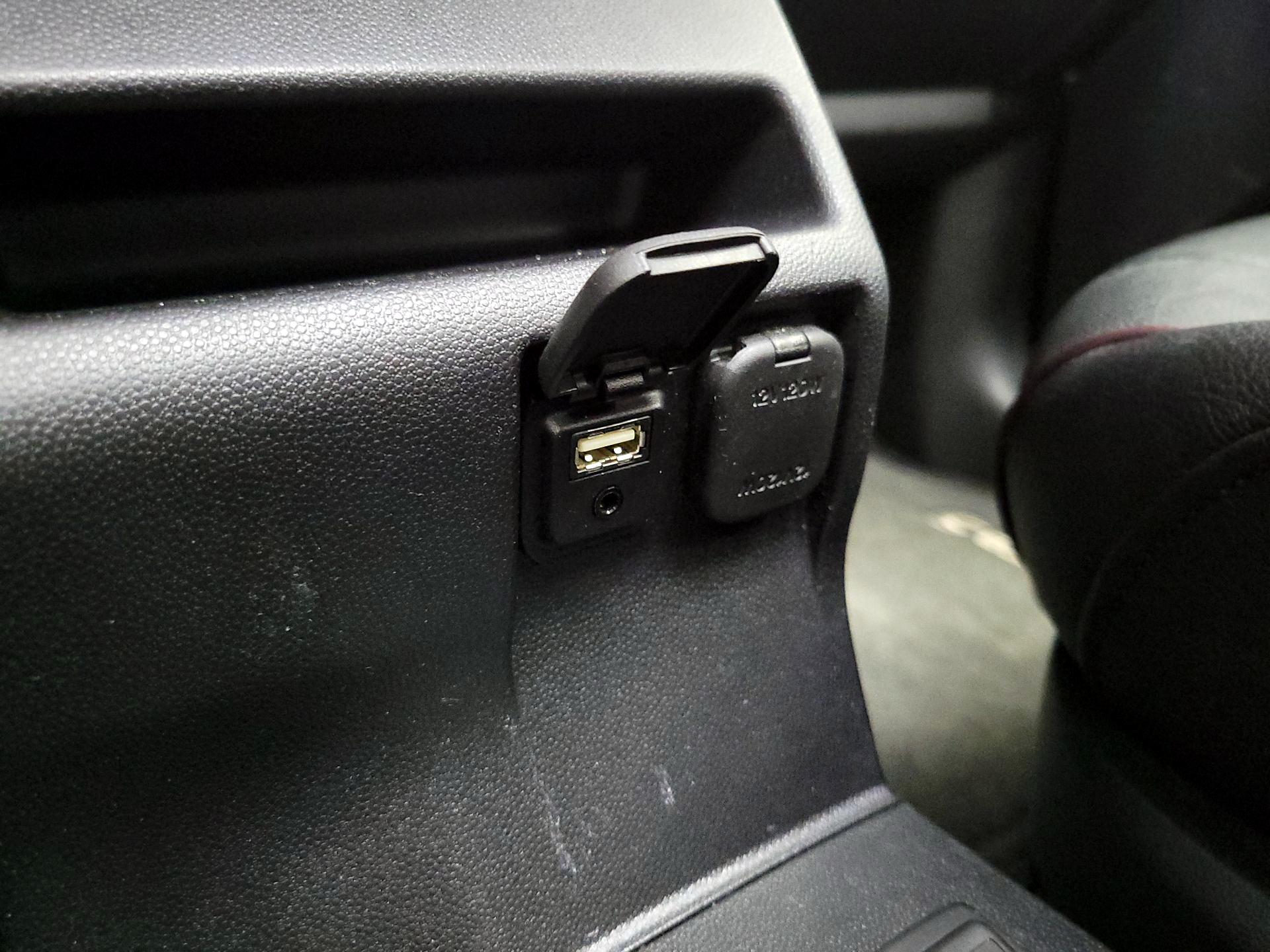 Thumbnail: 2014 Mazda Mazda5 - 17