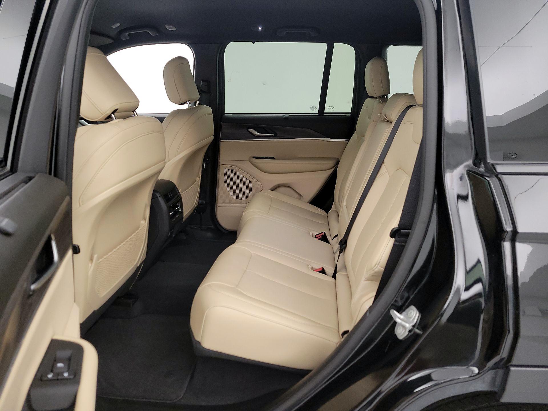 Thumbnail: 2023 Jeep Grand Cherokee - 20