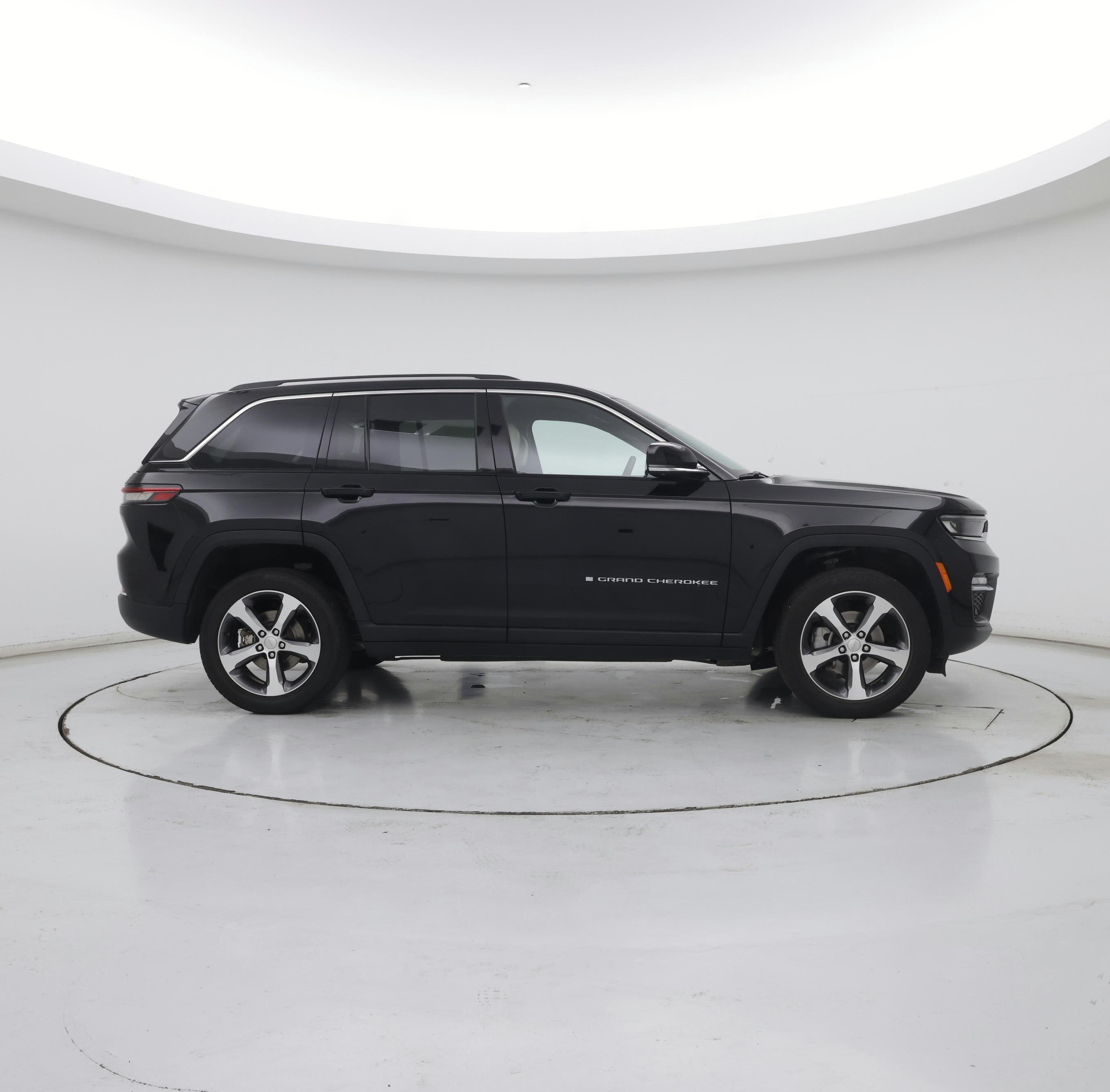Thumbnail: 2023 Jeep Grand Cherokee - 7