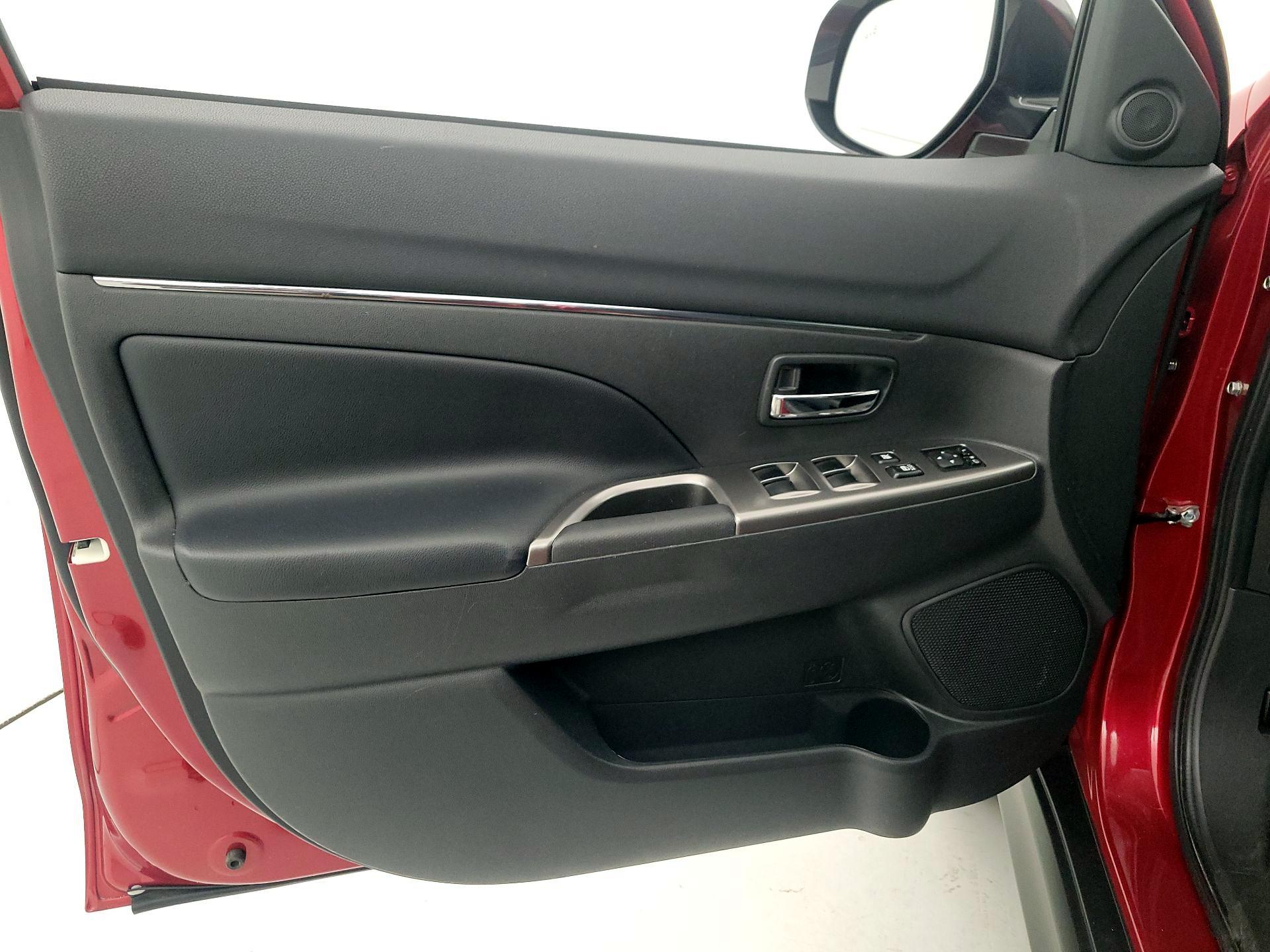 Thumbnail: 2023 Mitsubishi Outlander Sport - 12