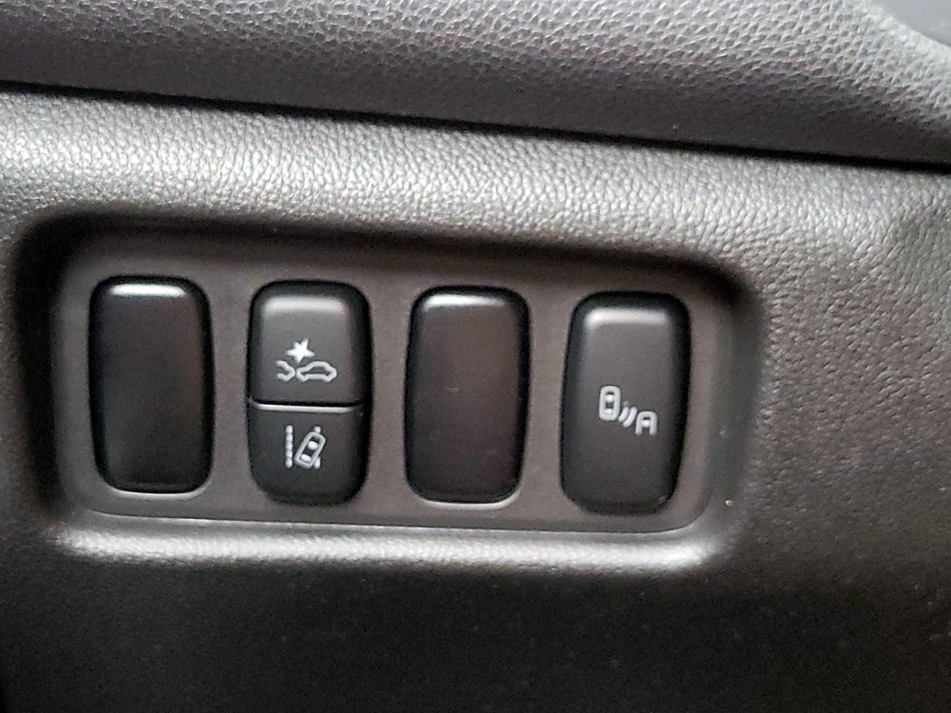 Thumbnail: 2023 Mitsubishi Outlander Sport - 13