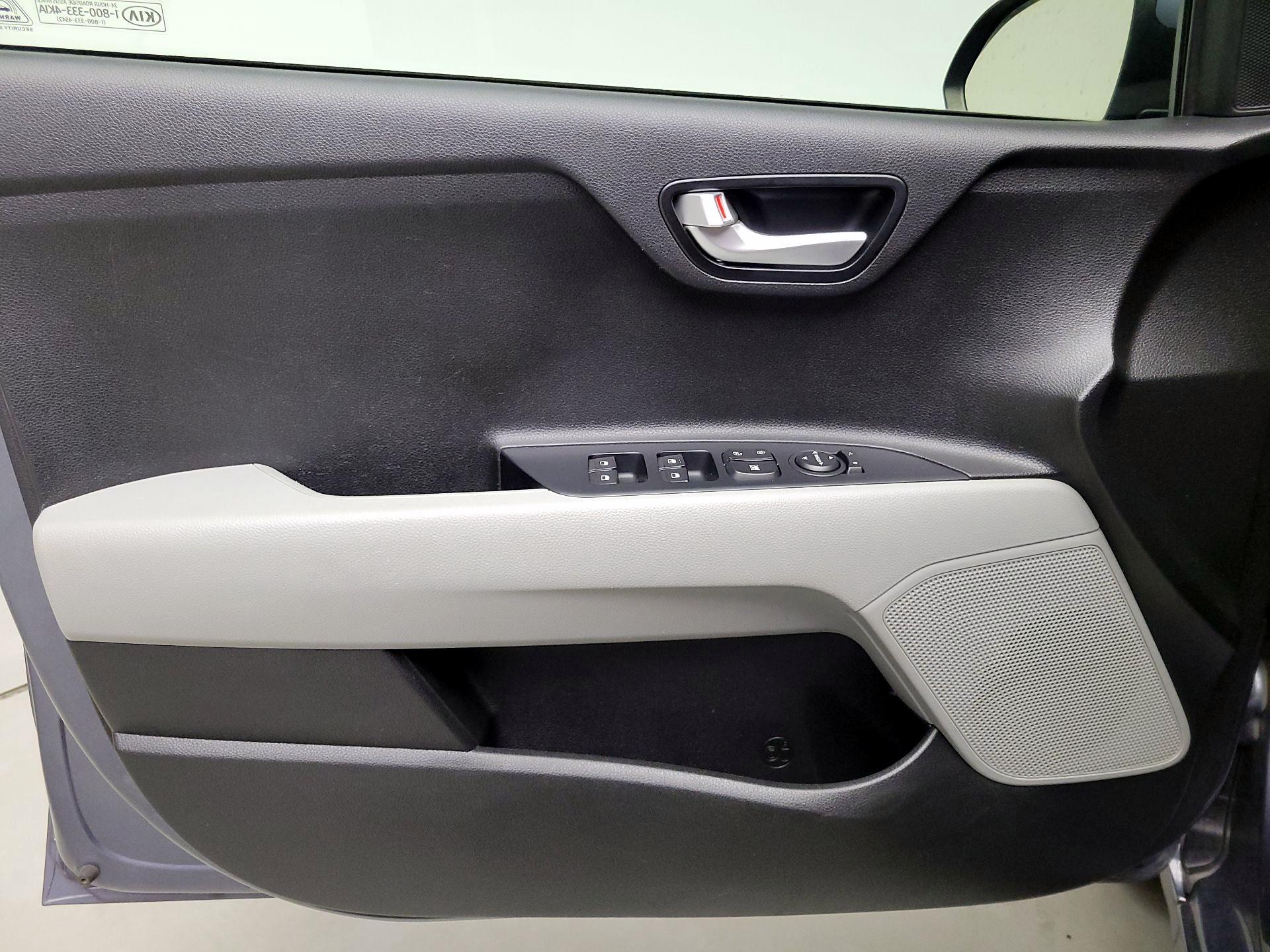 Thumbnail: 2019 Kia Rio - 12