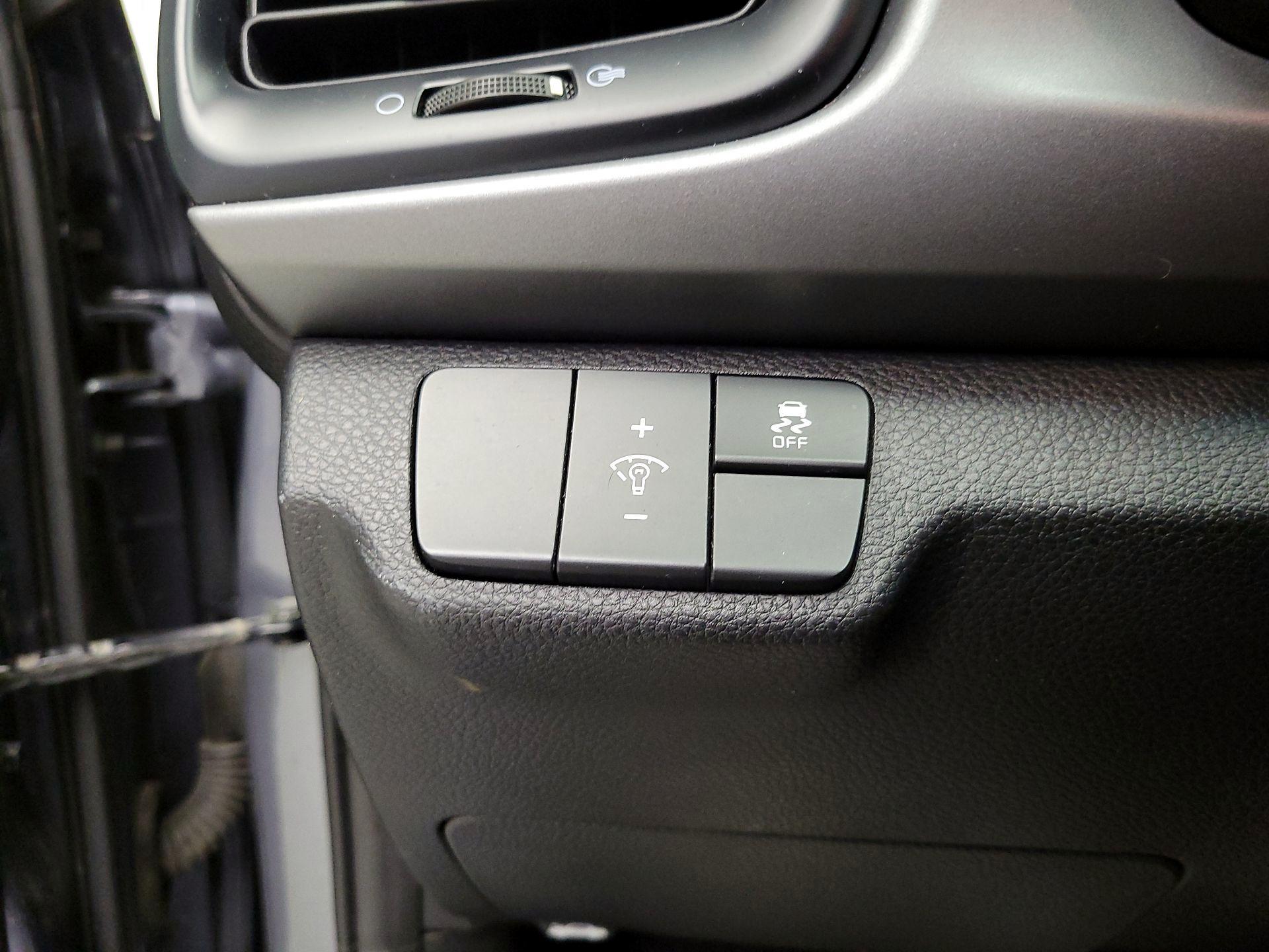 Thumbnail: 2019 Kia Rio - 13