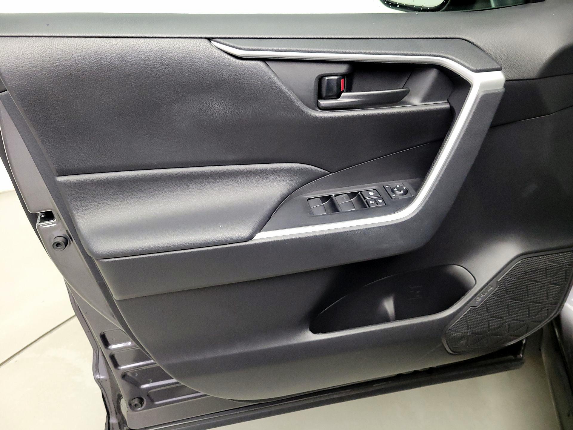 Thumbnail: 2021 Toyota RAV4 - 12