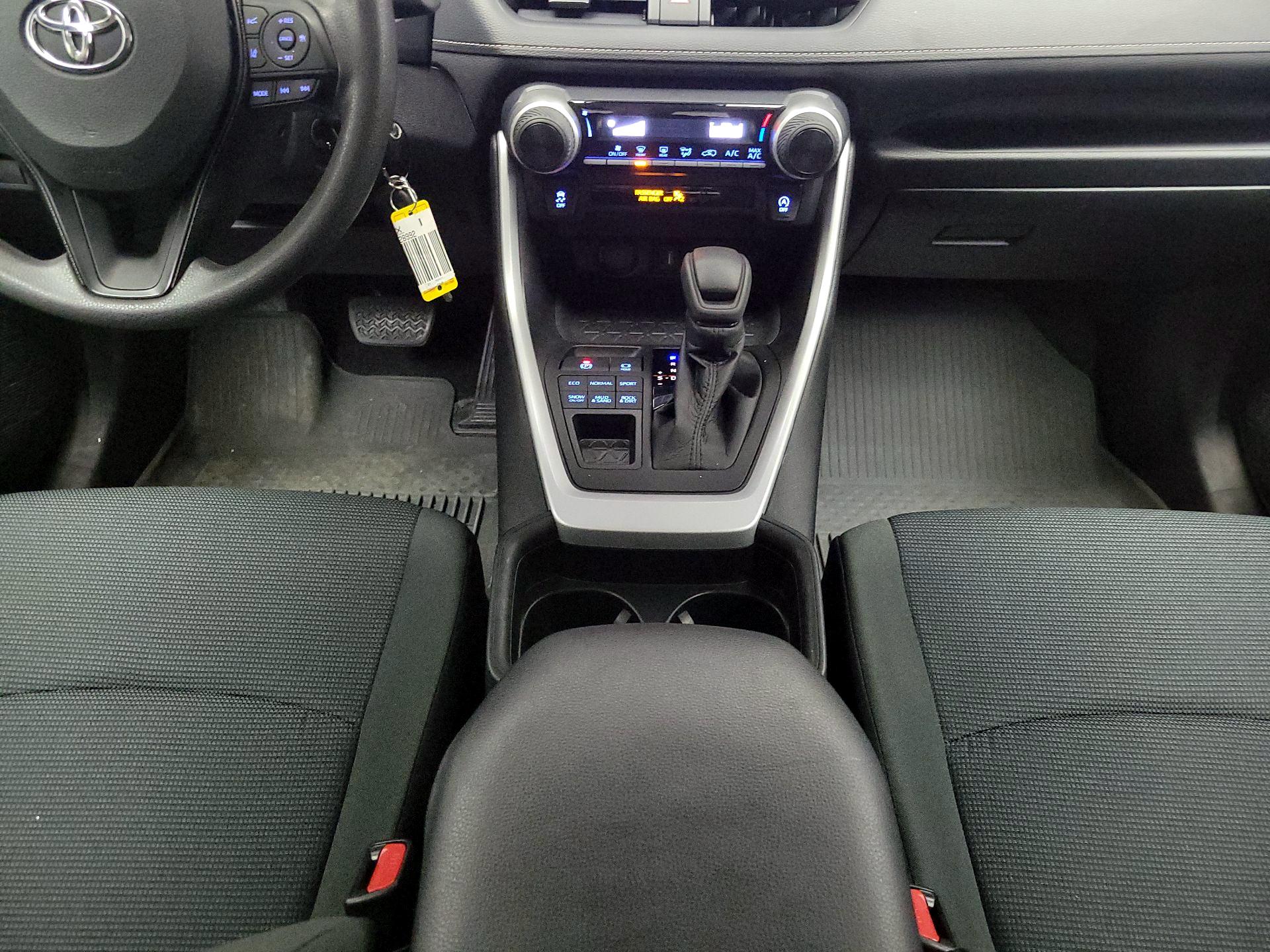 Thumbnail: 2021 Toyota RAV4 - 17