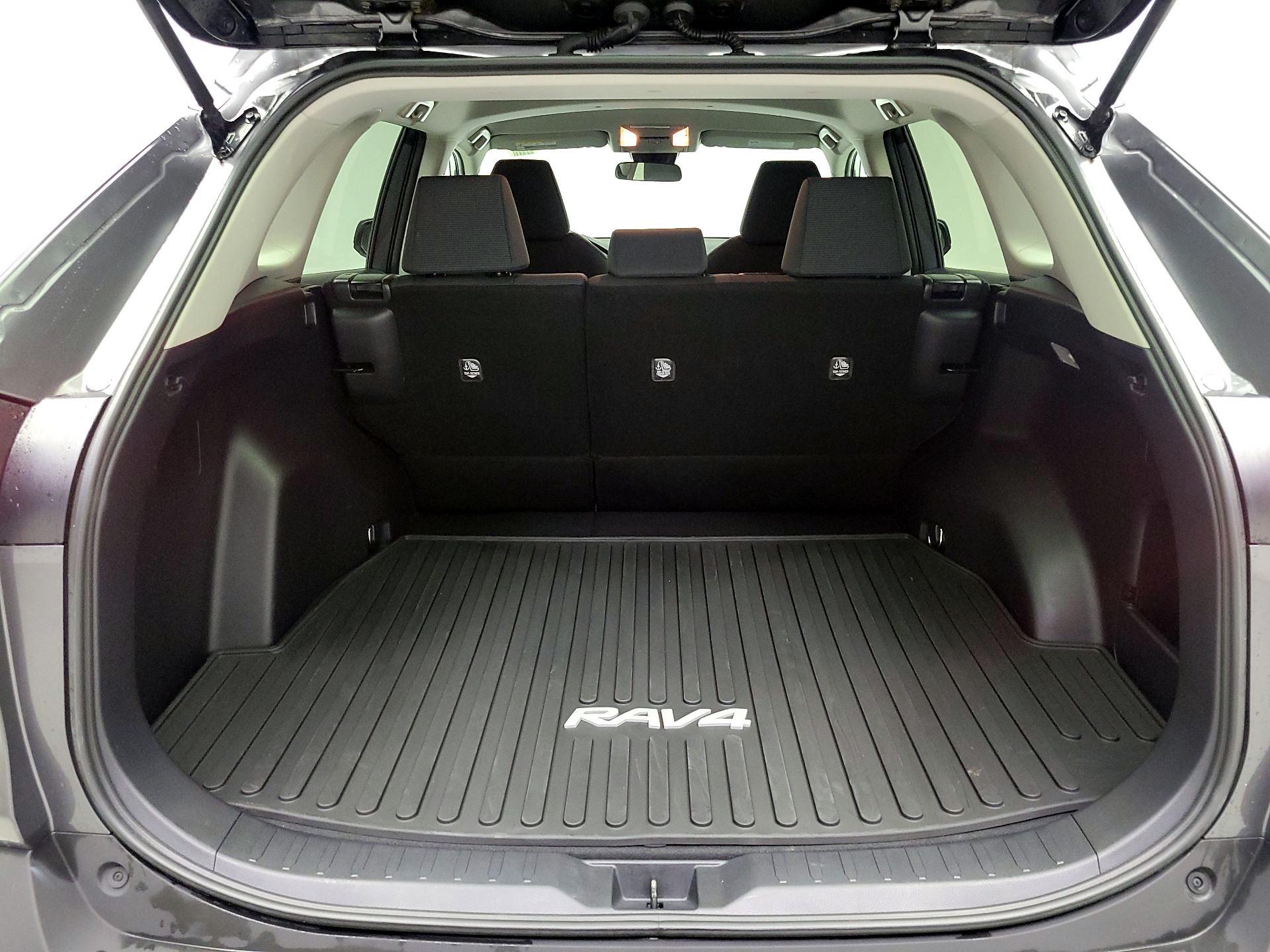 Thumbnail: 2021 Toyota RAV4 - 20