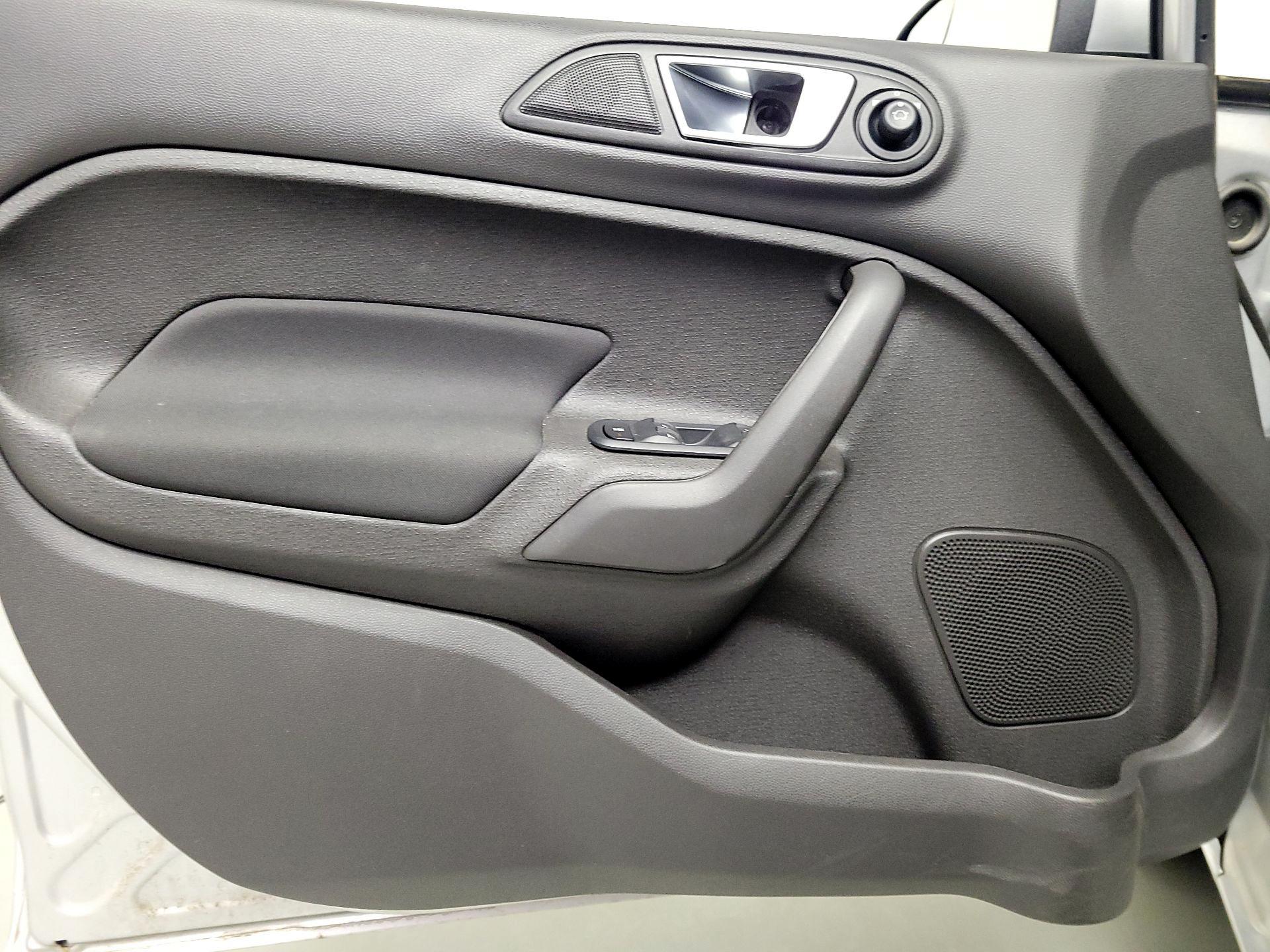 Thumbnail: 2015 Ford Fiesta - 12
