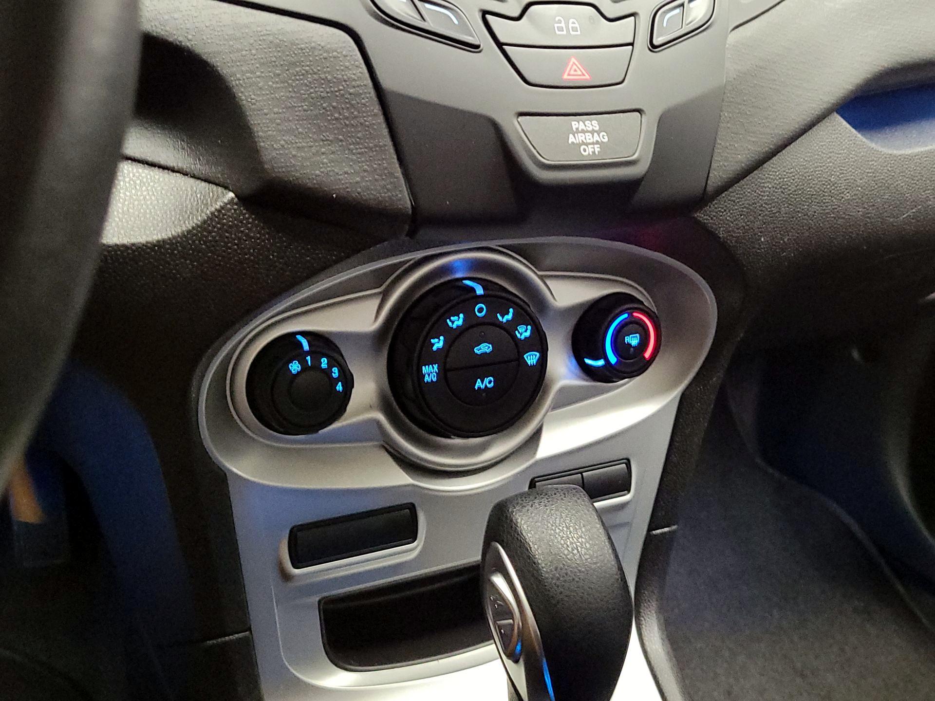 Thumbnail: 2015 Ford Fiesta - 15