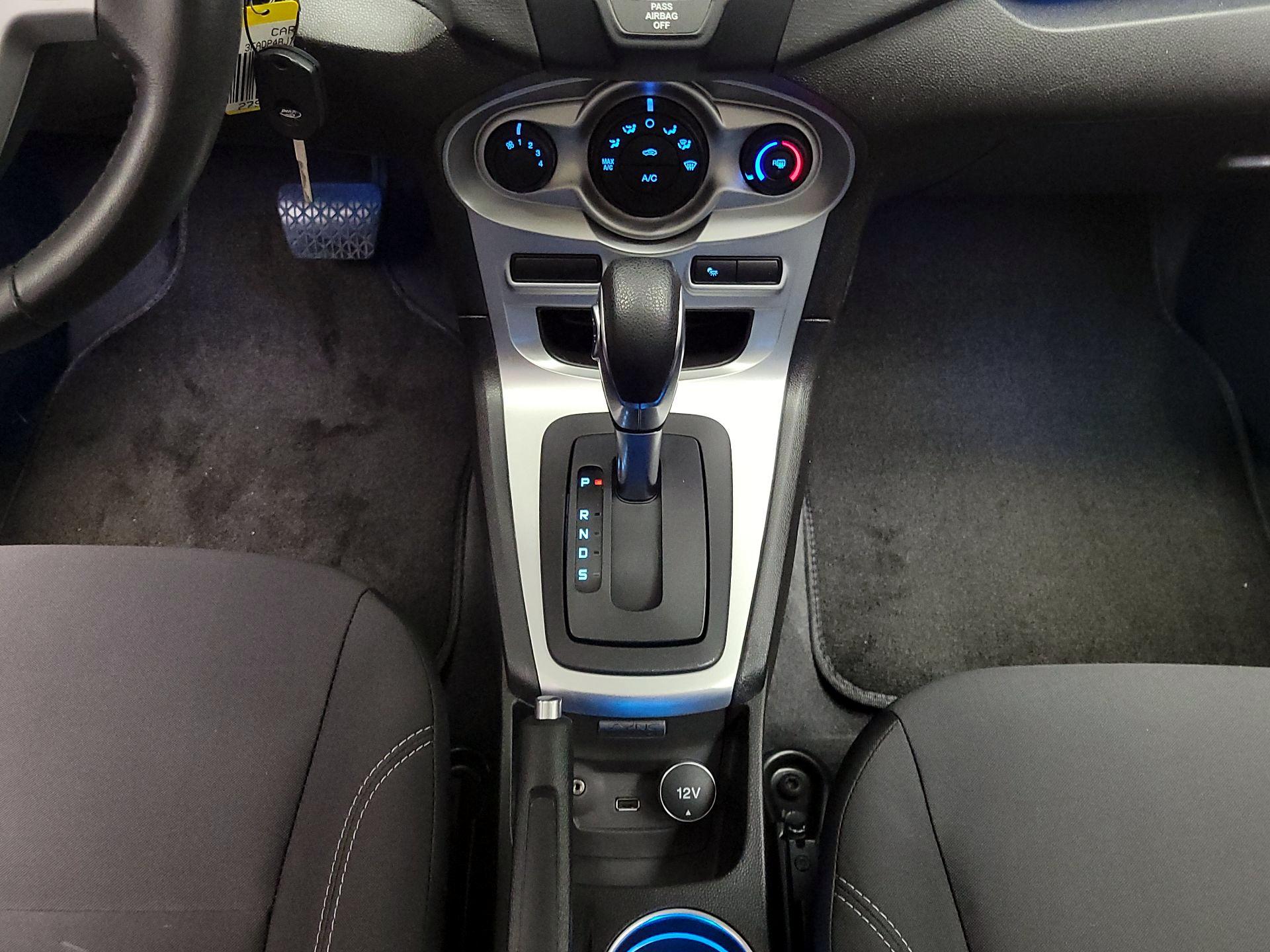 Thumbnail: 2015 Ford Fiesta - 16