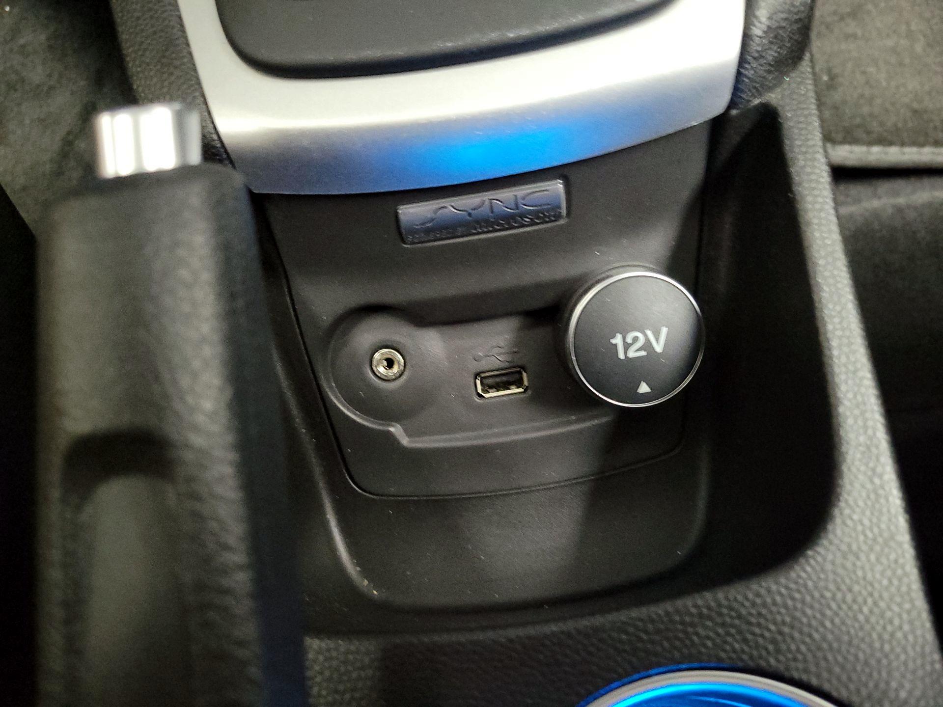 Thumbnail: 2015 Ford Fiesta - 17