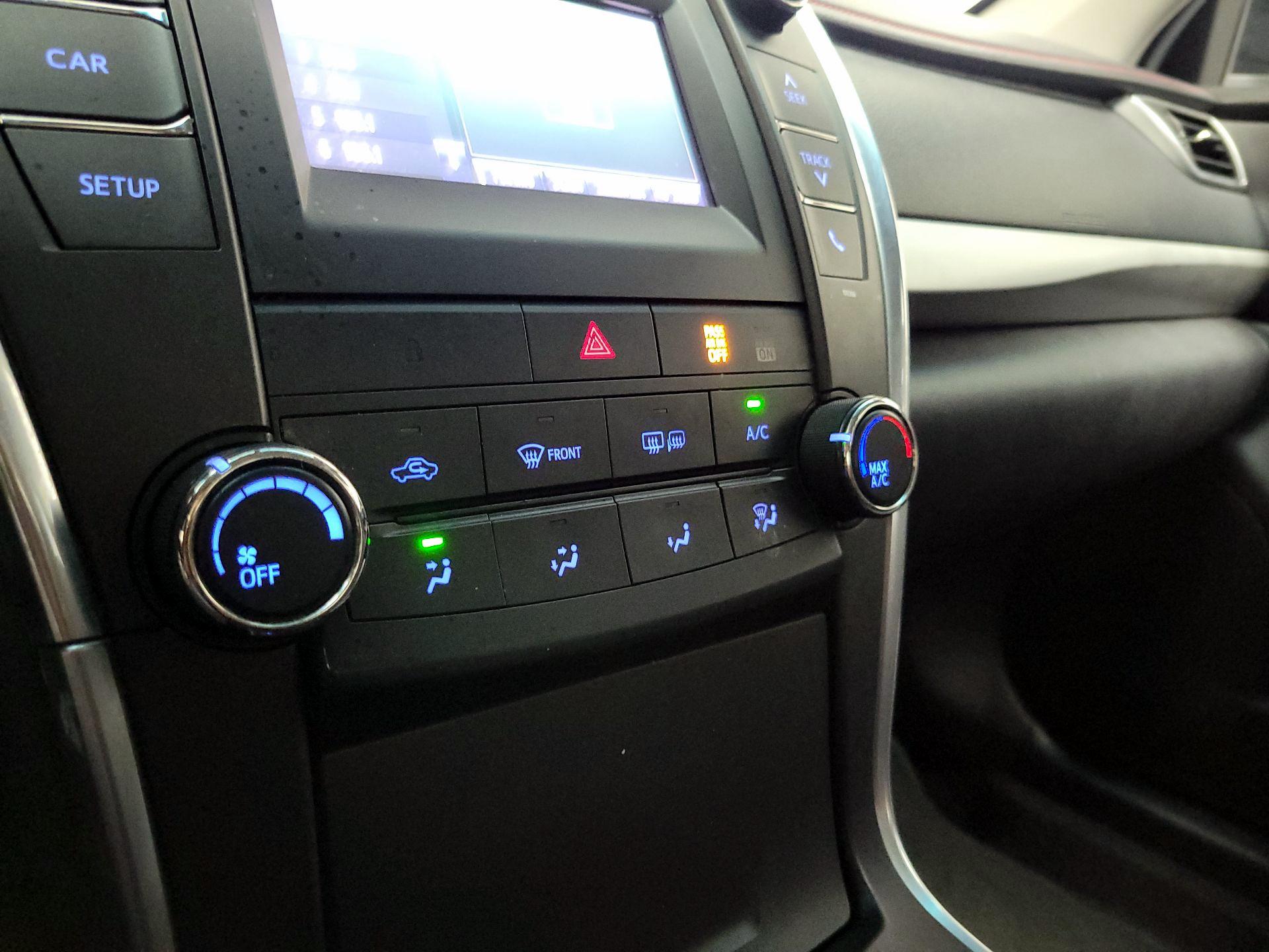 Thumbnail: 2015 Toyota Camry - 16