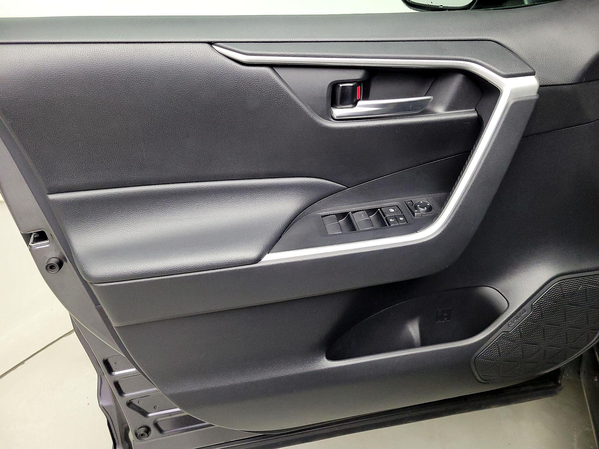 Thumbnail: 2021 Toyota RAV4 - 12