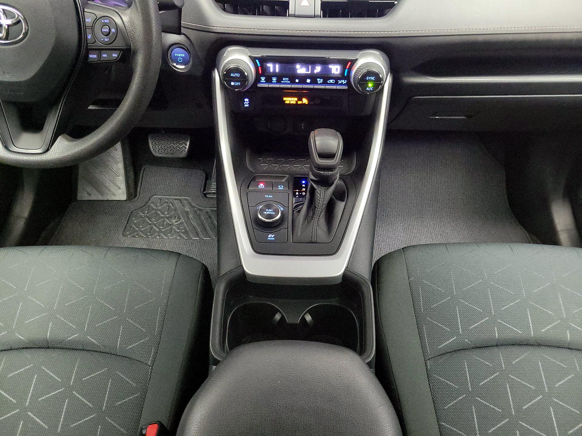 Thumbnail: 2021 Toyota RAV4 - 17