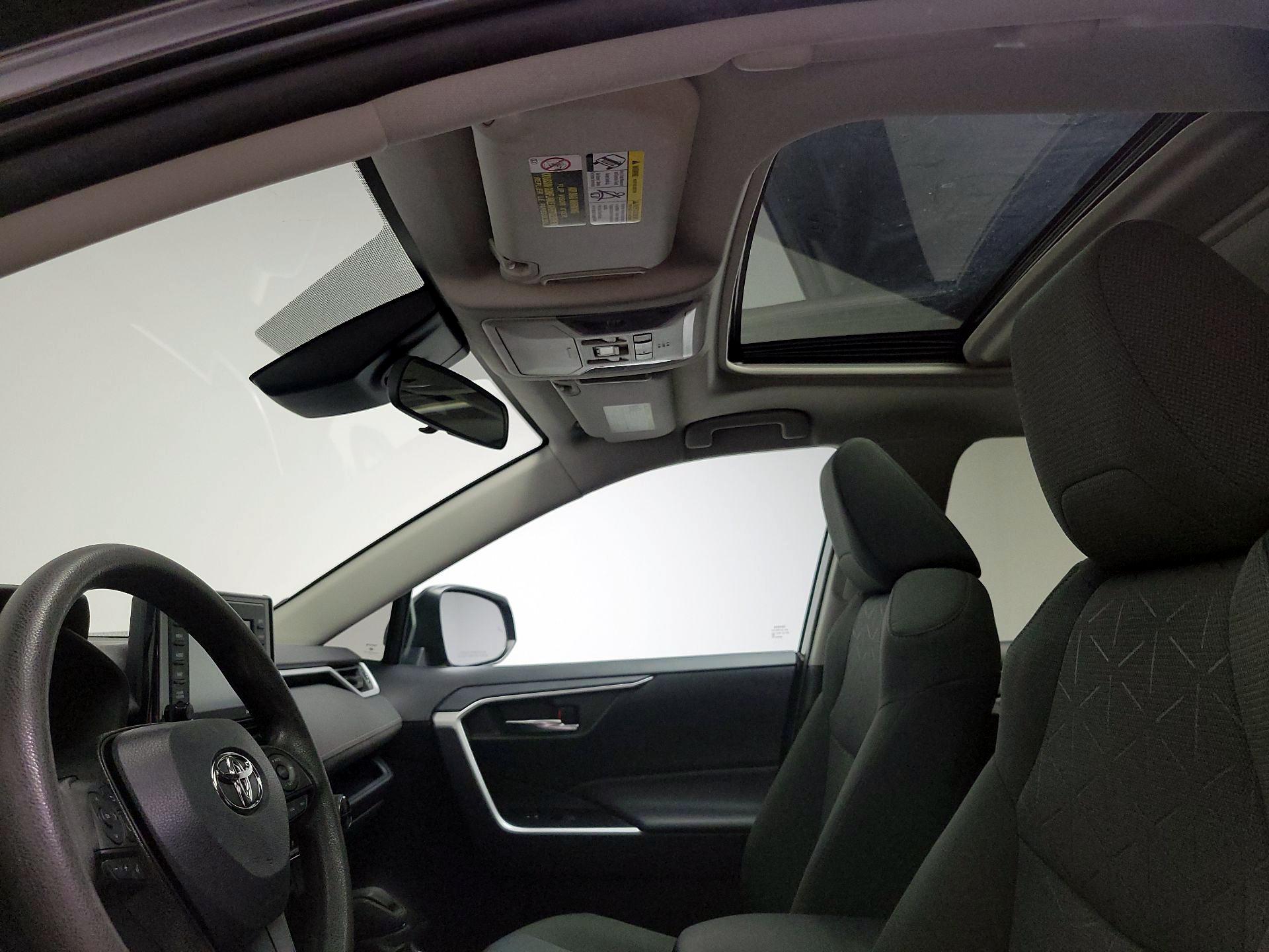 Thumbnail: 2021 Toyota RAV4 - 19