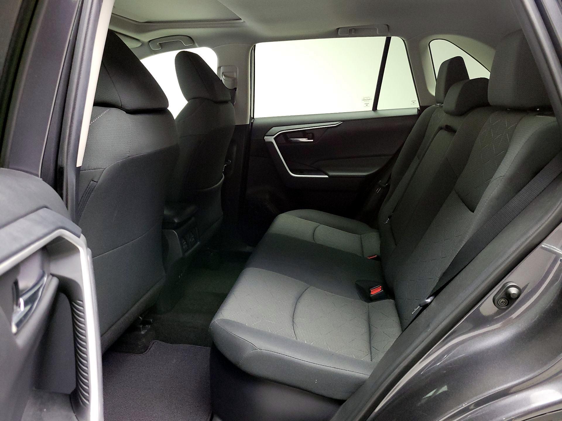 Thumbnail: 2021 Toyota RAV4 - 20
